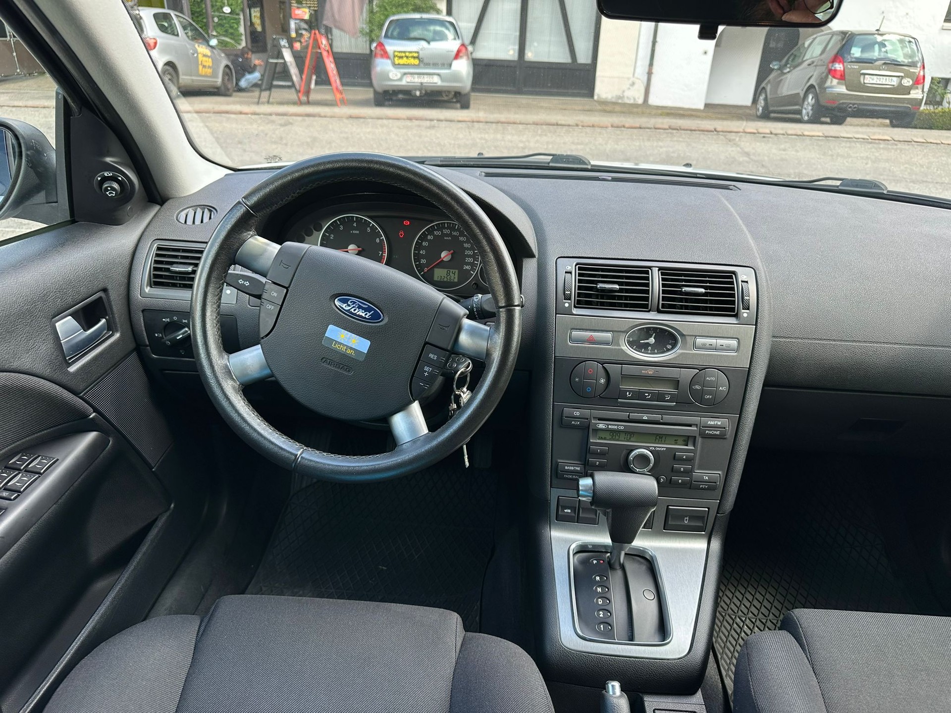 FORD Mondeo 2.0i 16V Trend-image-9