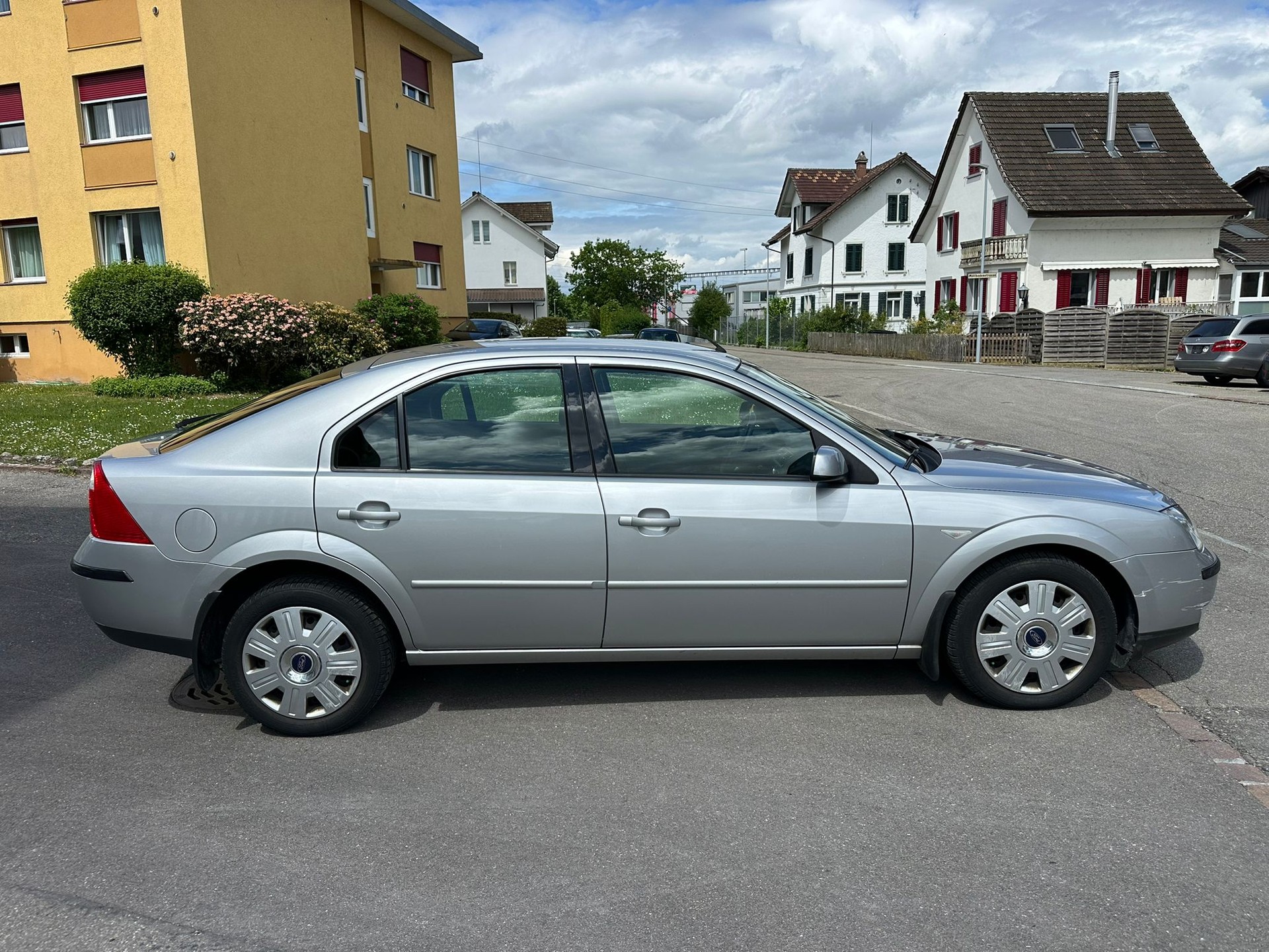 FORD Mondeo 2.0i 16V Trend-image-4