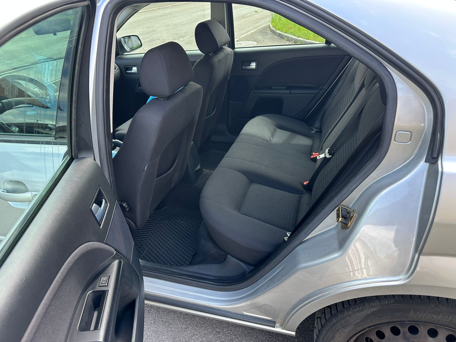 FORD Mondeo 2.0i 16V Trend-image-11
