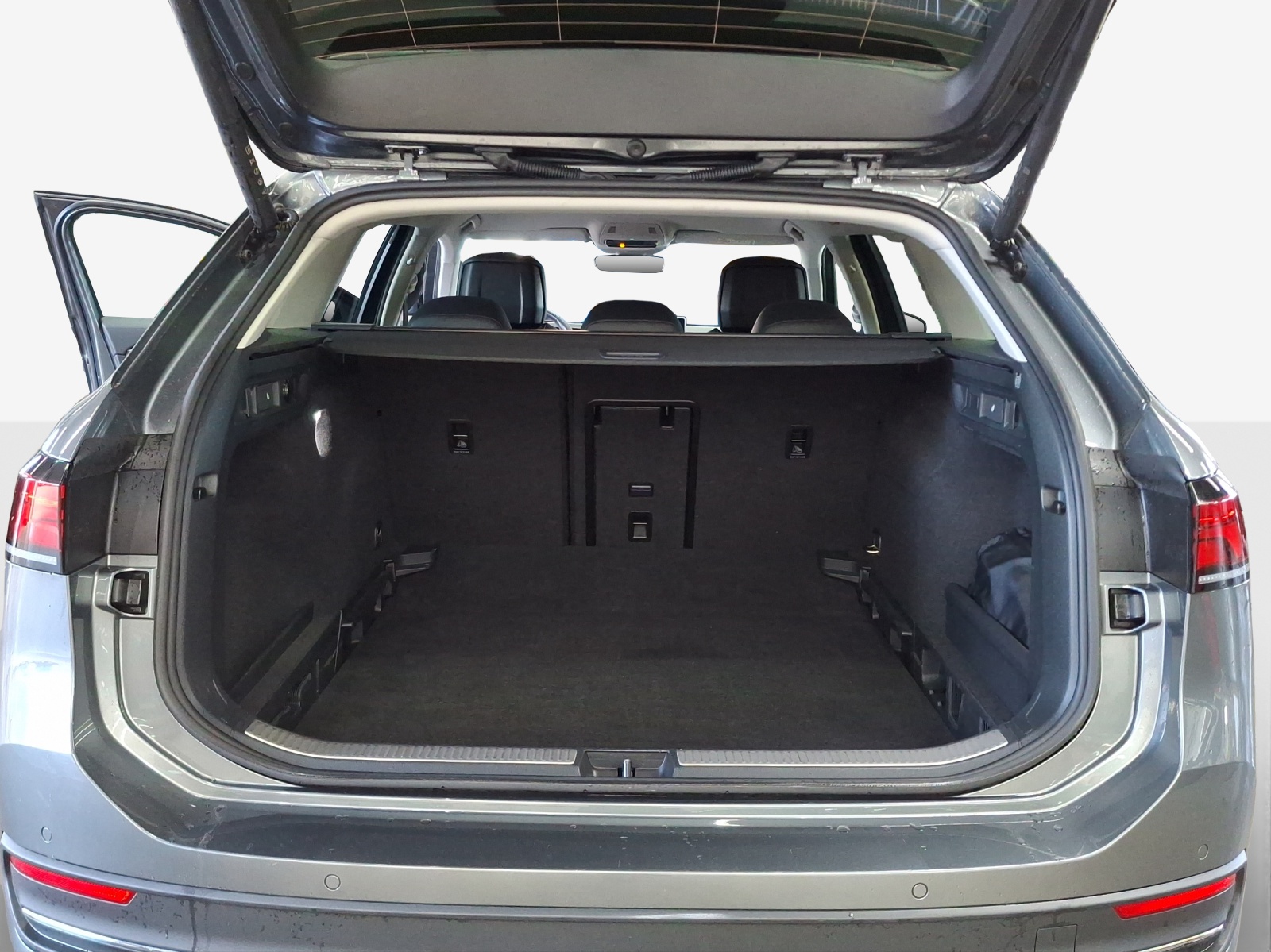 VW Passat Variant 2.0 TDI evo Business 4 Motion DSG-image-12