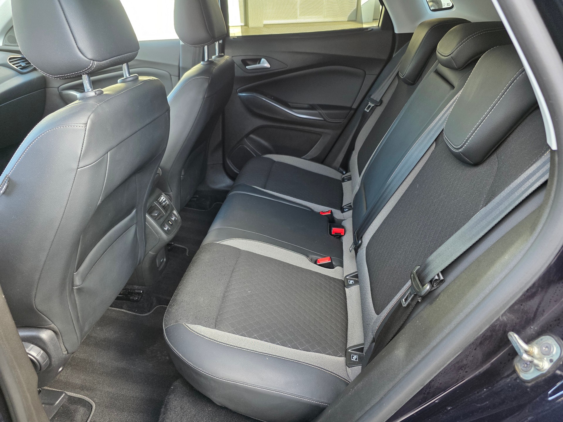 OPEL Grandland X 1.2i TP Ultimate Automatik-image-16