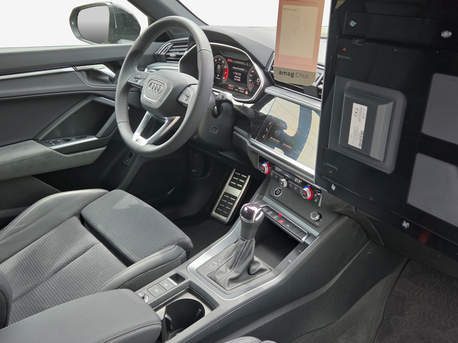 AUDI Q3 Sportback 40 TFSI S line quattro S-tronic-image-14