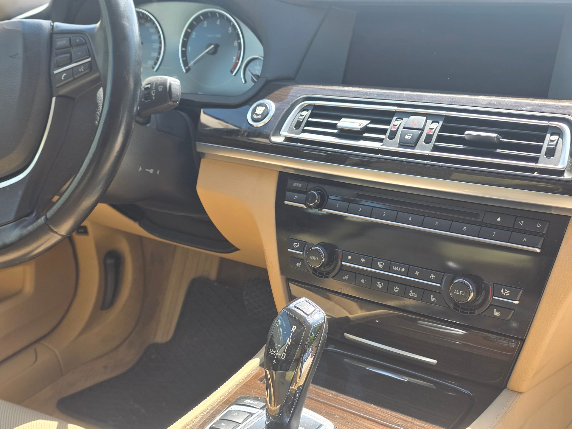BMW 750i xDrive *** Frisch ab MFK / Frisch ab Service / Kostenlose Lieferung ***-image-17