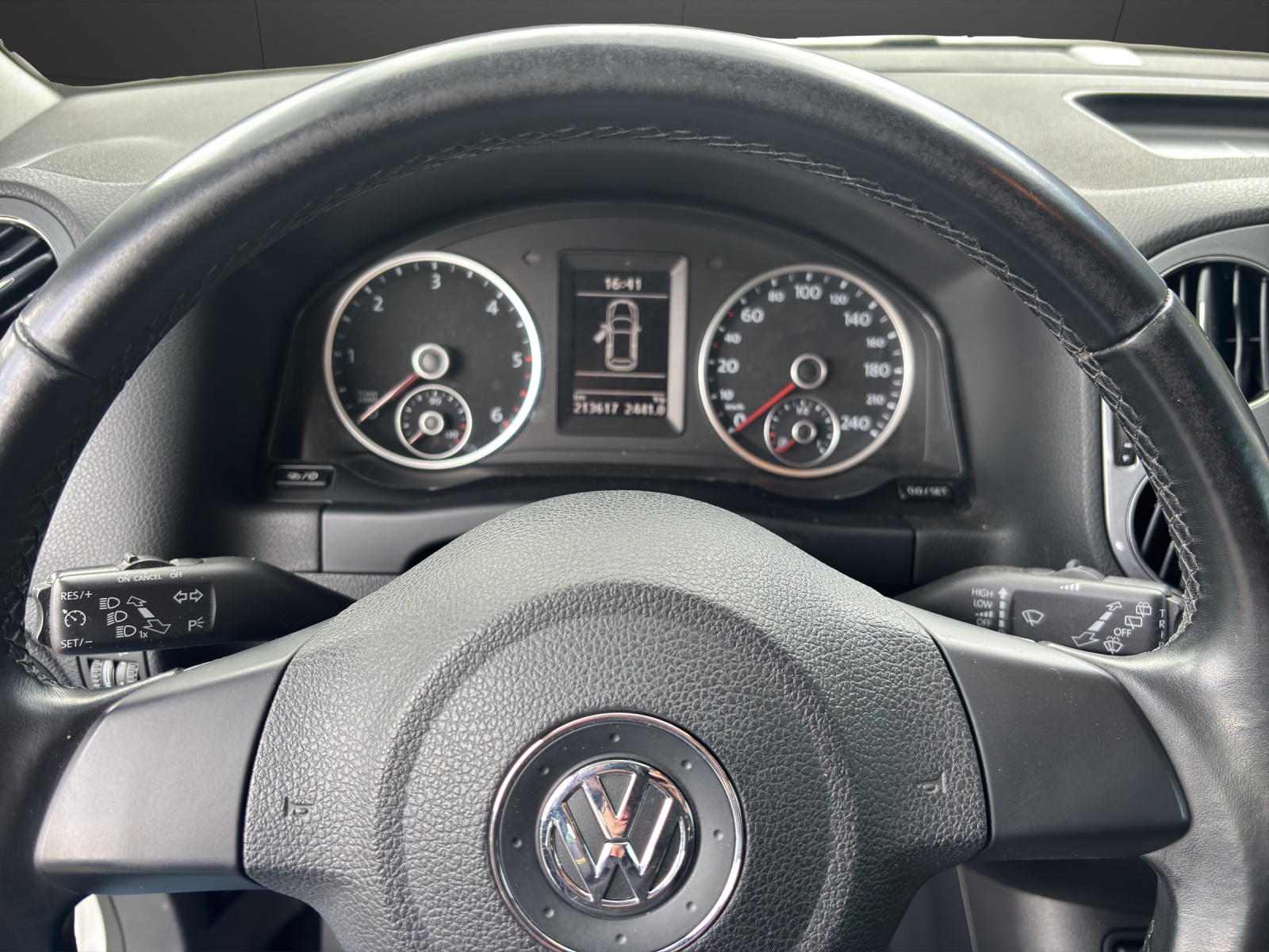 VW Tiguan 2.0 TDI BlueMotion Track&Field 4Motion DSG-image-5