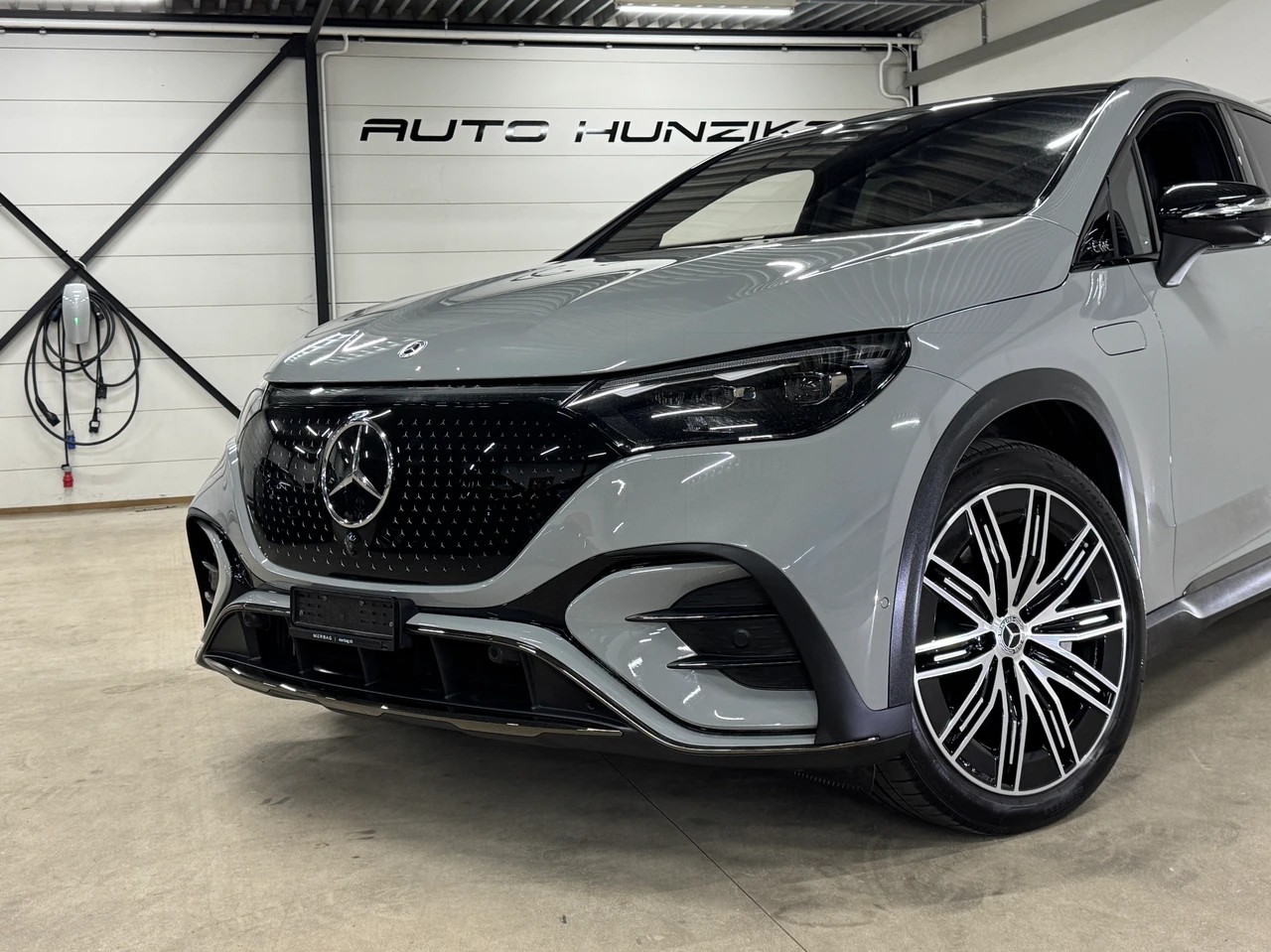 MERCEDES-BENZ EQE SUV 500 4 Matic AMG Executive Edition 408PS / 96kWh / Hyperscreen-showroom-element-1