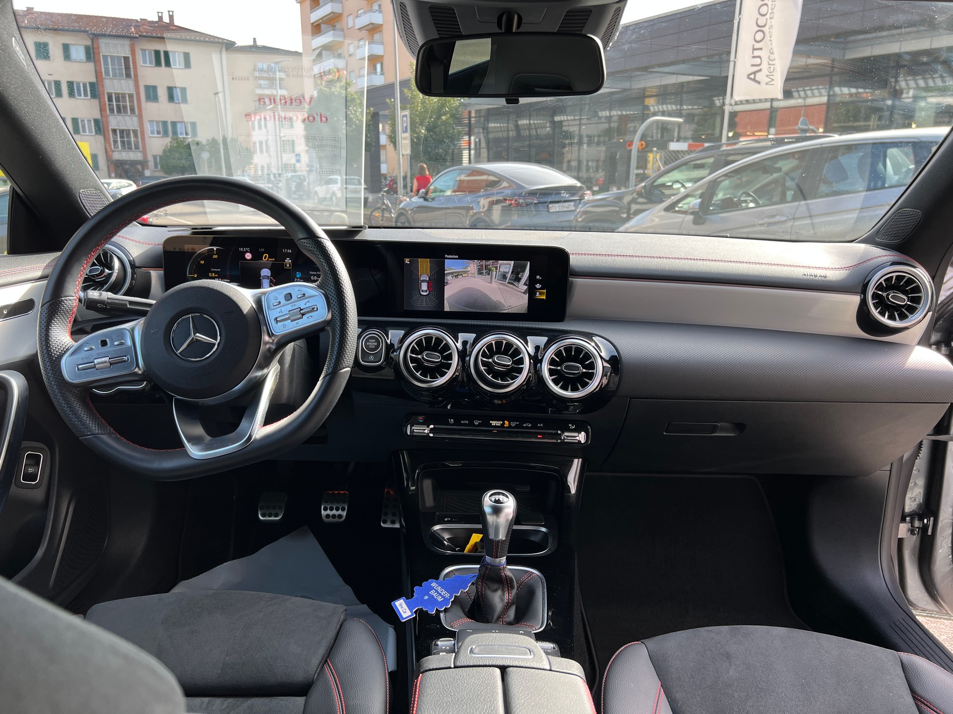 MERCEDES-BENZ CLA 200-image-8