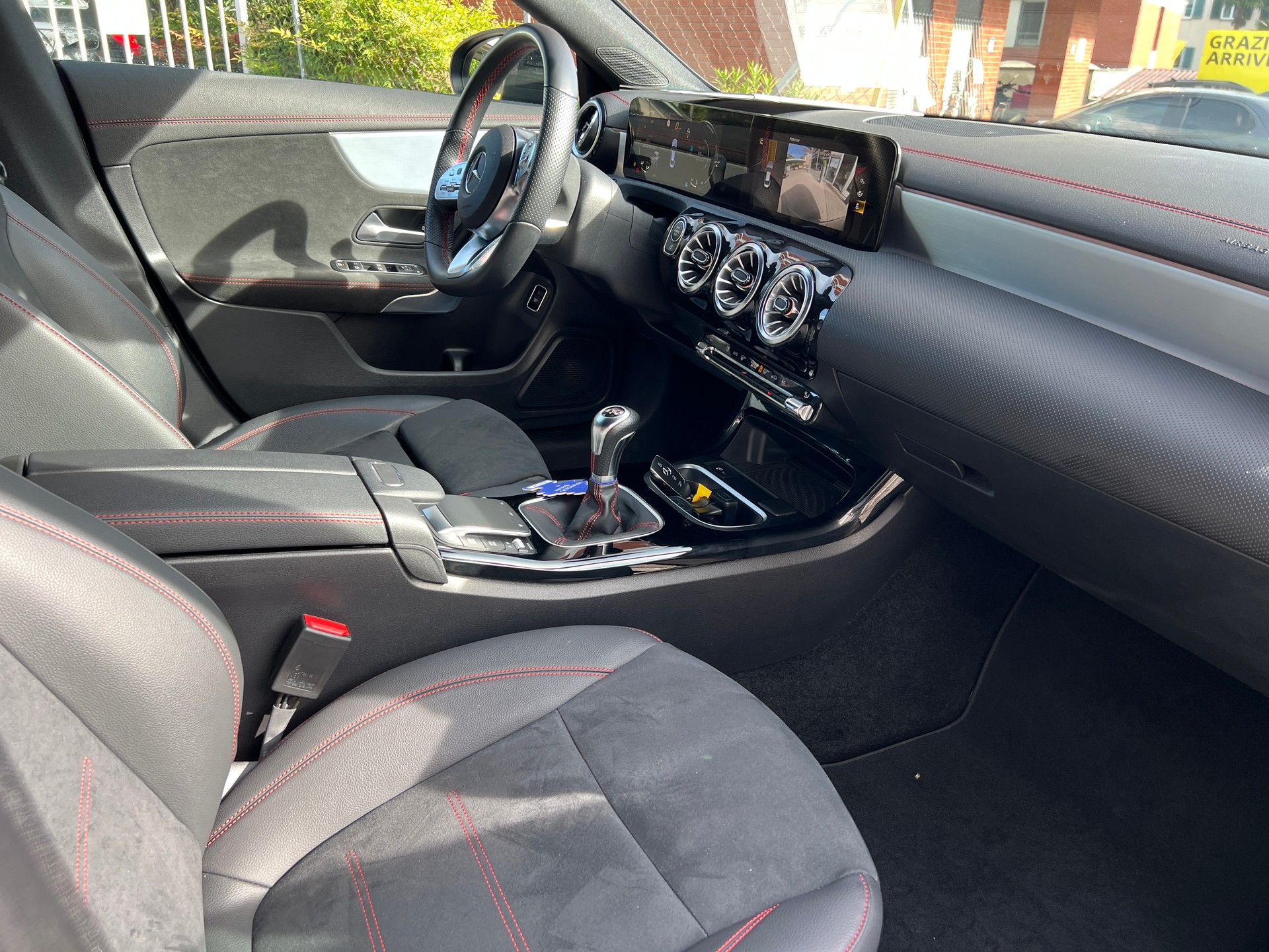 MERCEDES-BENZ CLA 200-image-7