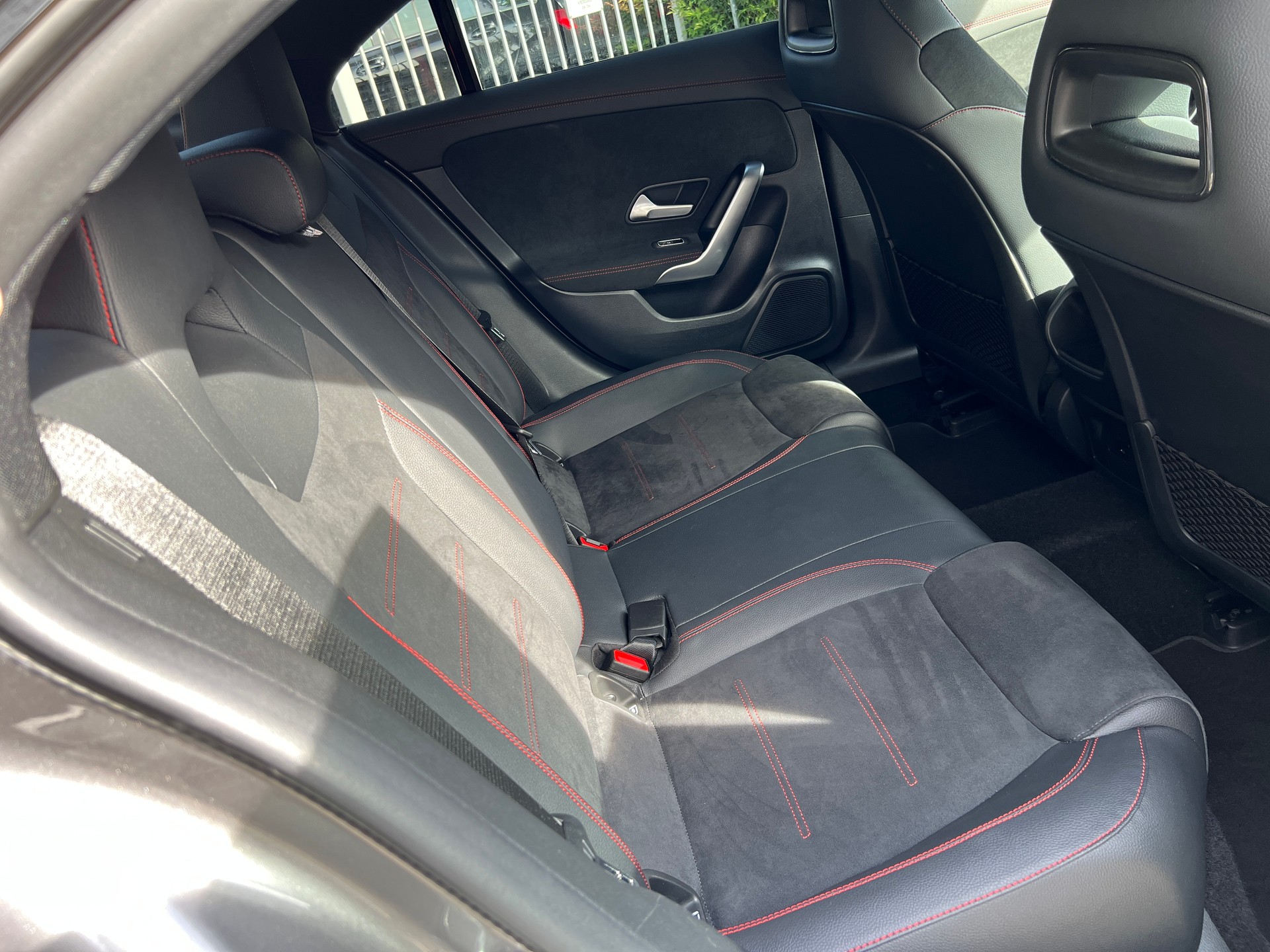 MERCEDES-BENZ CLA 200-image-6