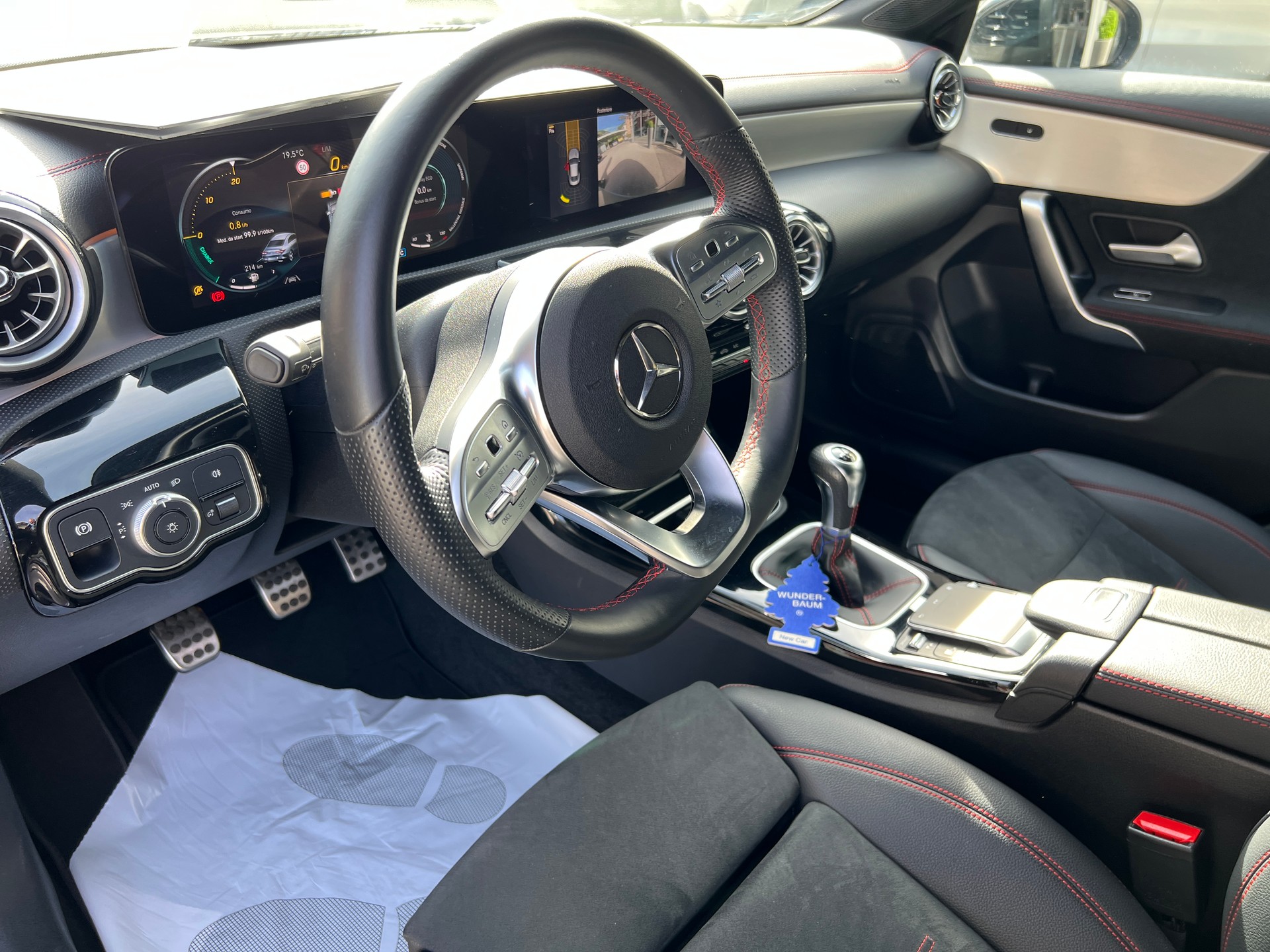 MERCEDES-BENZ CLA 200-image-9