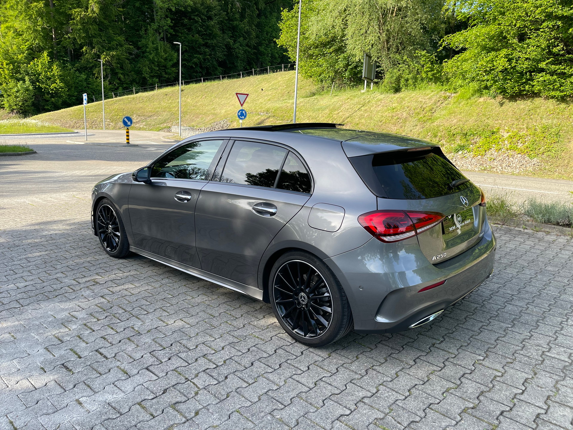 MERCEDES-BENZ A 250 4Matic AMG Line 4Matic 7G-DCT-image-2