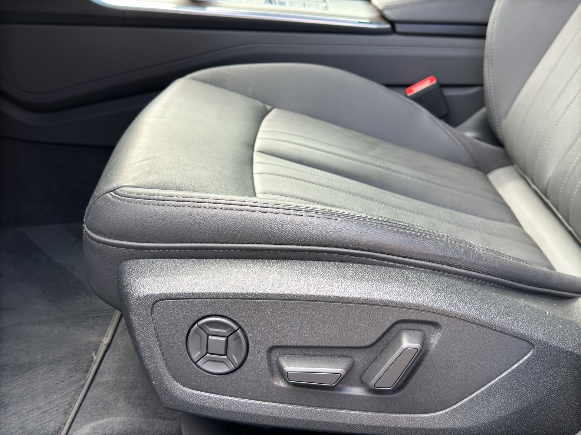 AUDI A6 Limousine 40 TDI quattro Design Attraction S-tronic-image-9