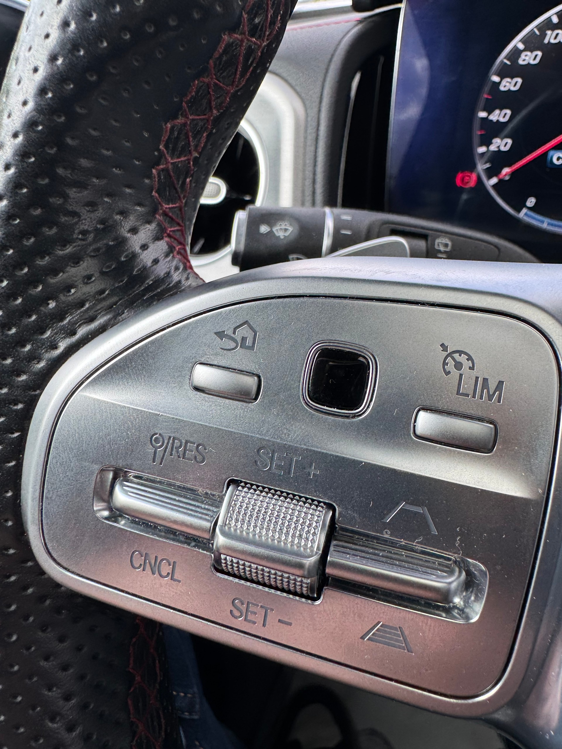 MERCEDES-BENZ G 350 d AMG Line 9G-Tronic-image-13