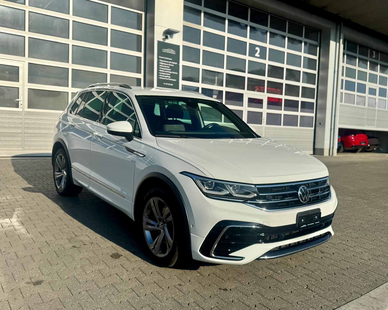 VW Tiguan 2.0 TDI SCR R-Line 4Motion DSG-image-2