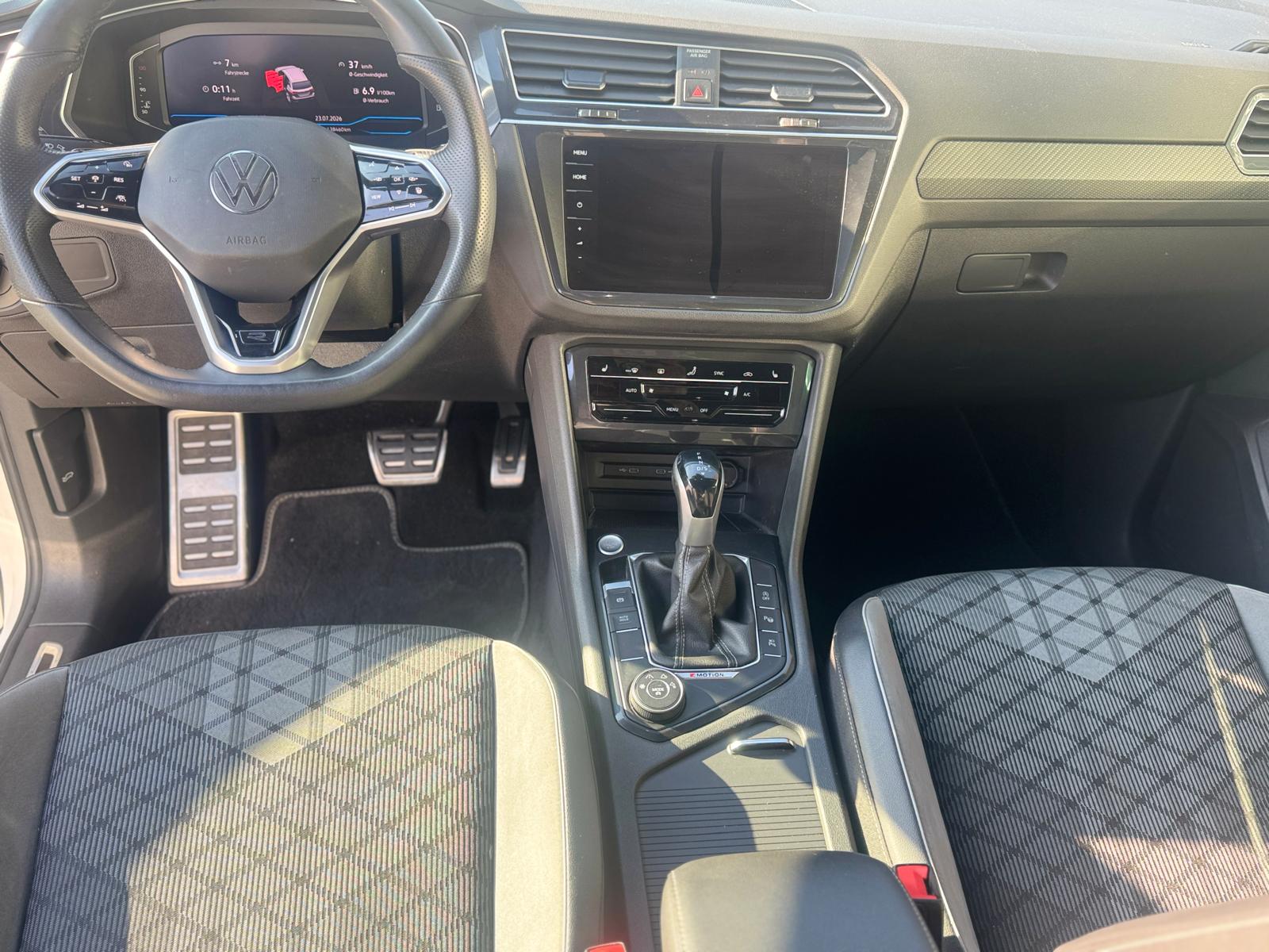 VW Tiguan 2.0 TDI SCR R-Line 4Motion DSG-image-8