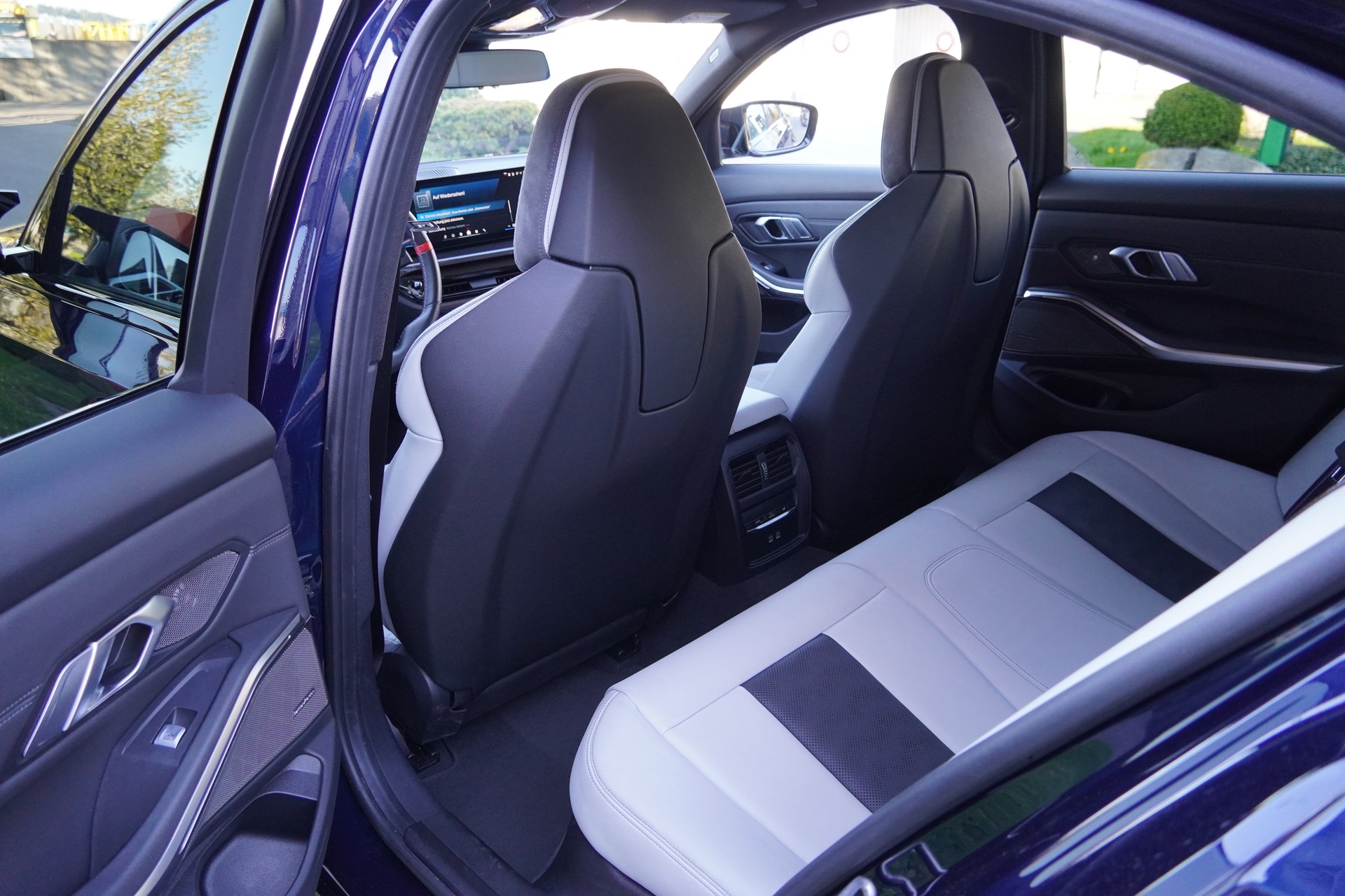BMW M3 Competition M xDrive//BMW Individual Tansanitblau//Werksgarantie bis 03.2028//-image-8