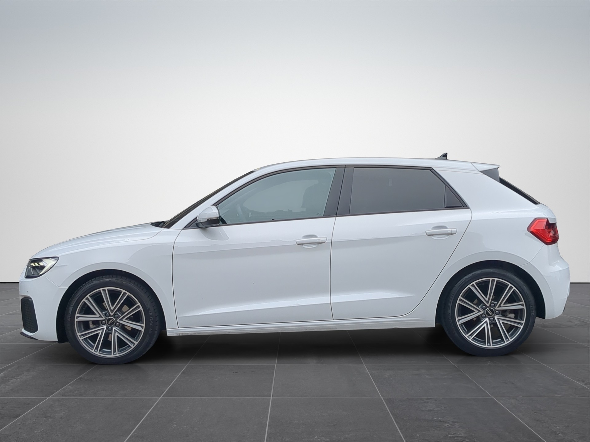 AUDI A1 Sportback 30 TFSI S Line Attraction S-tronic-image-1