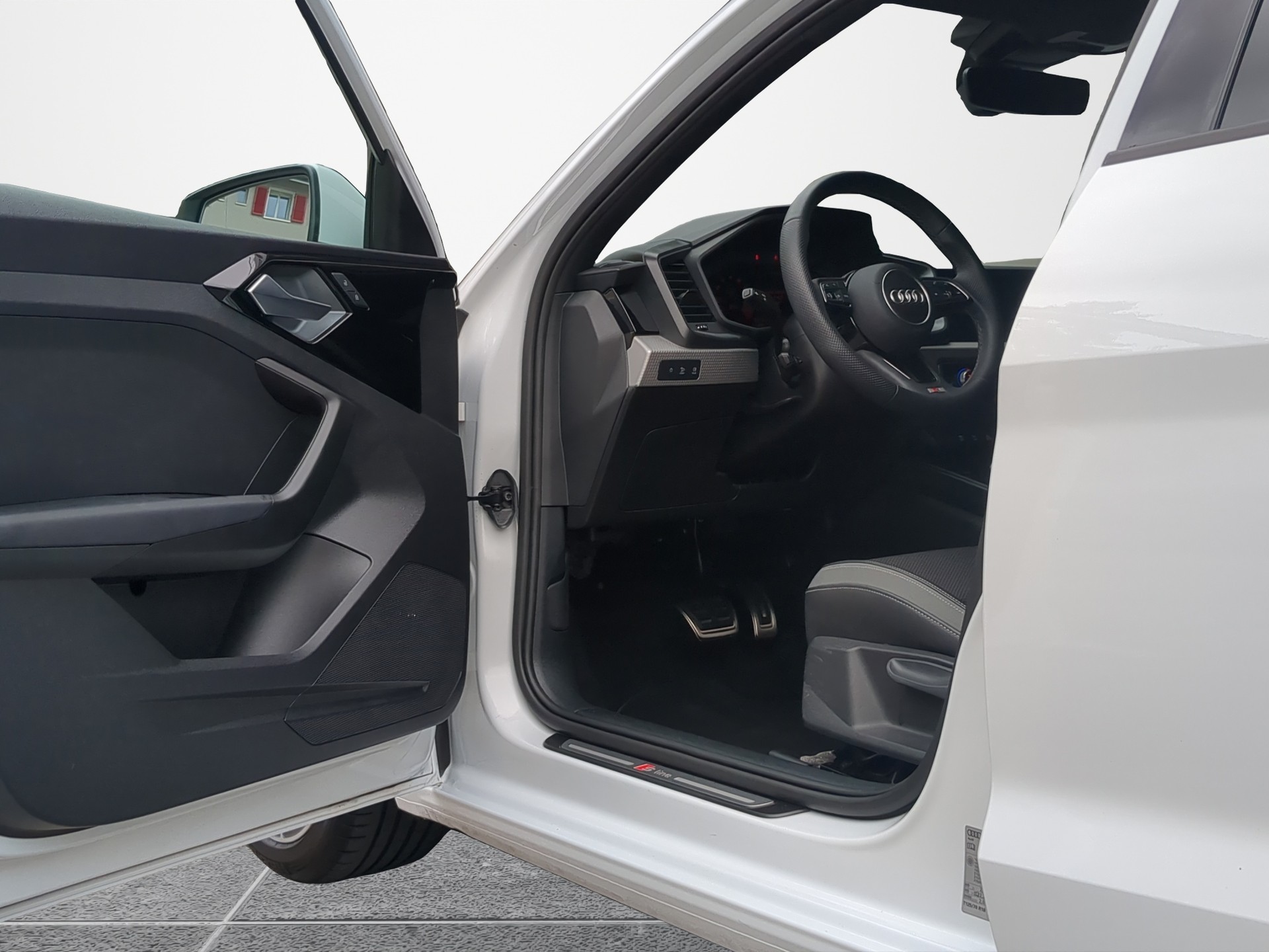 AUDI A1 Sportback 30 TFSI S Line Attraction S-tronic-image-3