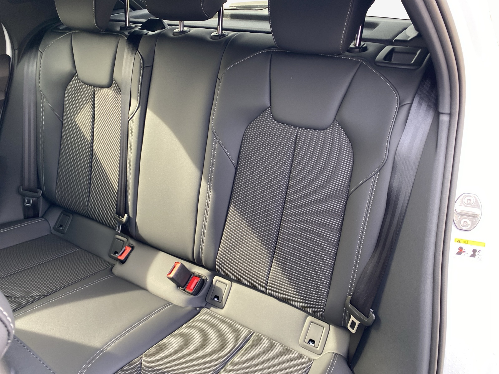 AUDI A1 Sportback 30 TFSI S Line Attraction S-tronic-image-11