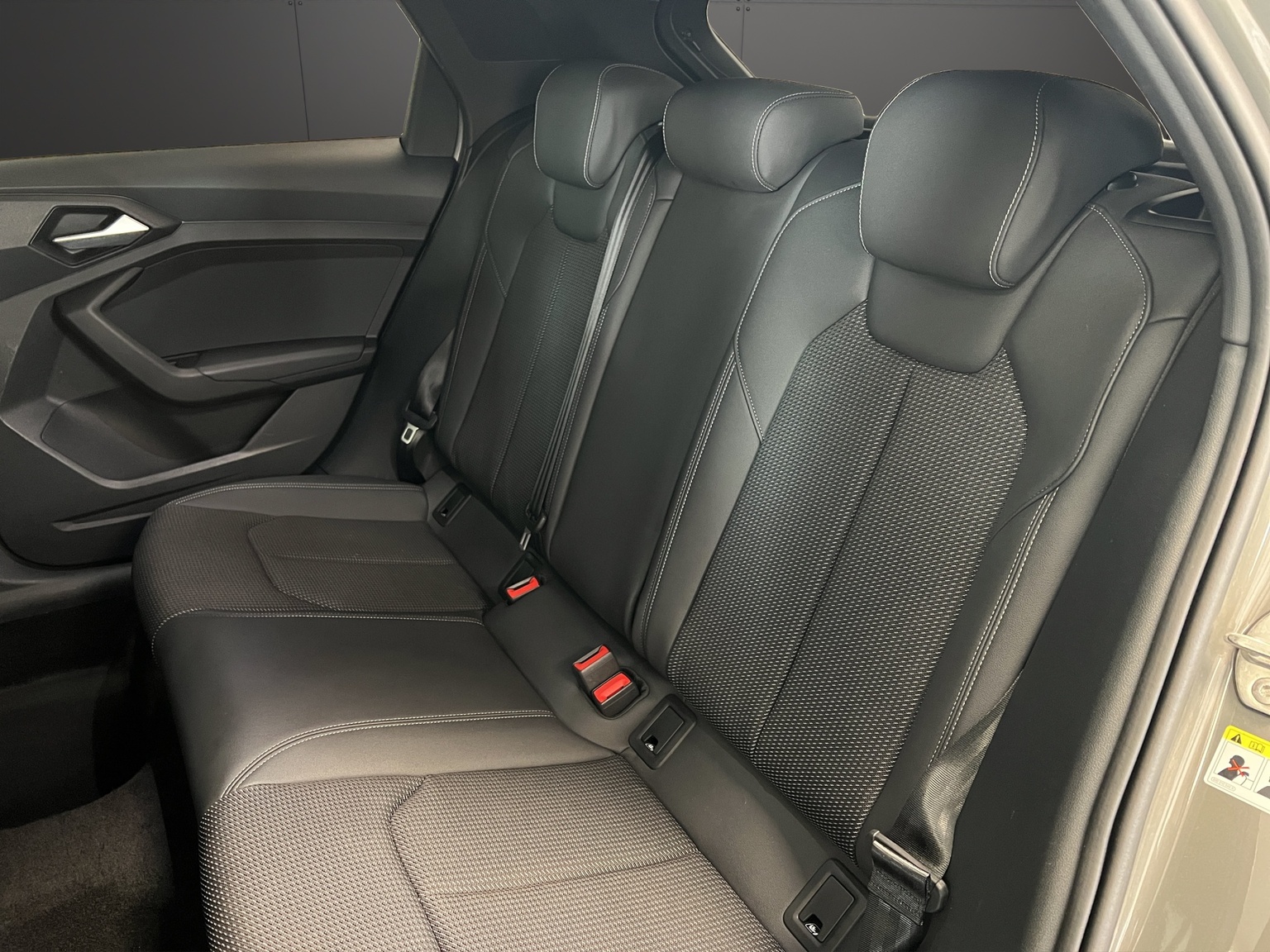 AUDI A1 Sportback 30 TFSI S Line S-tronic-image-8
