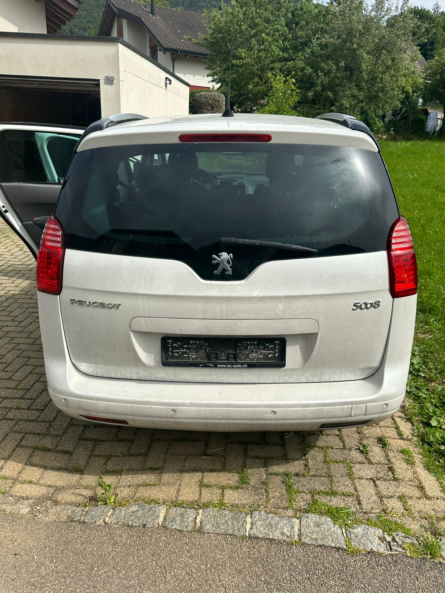 PEUGEOT 5008 2.0 HDI Business Automatic-image-2