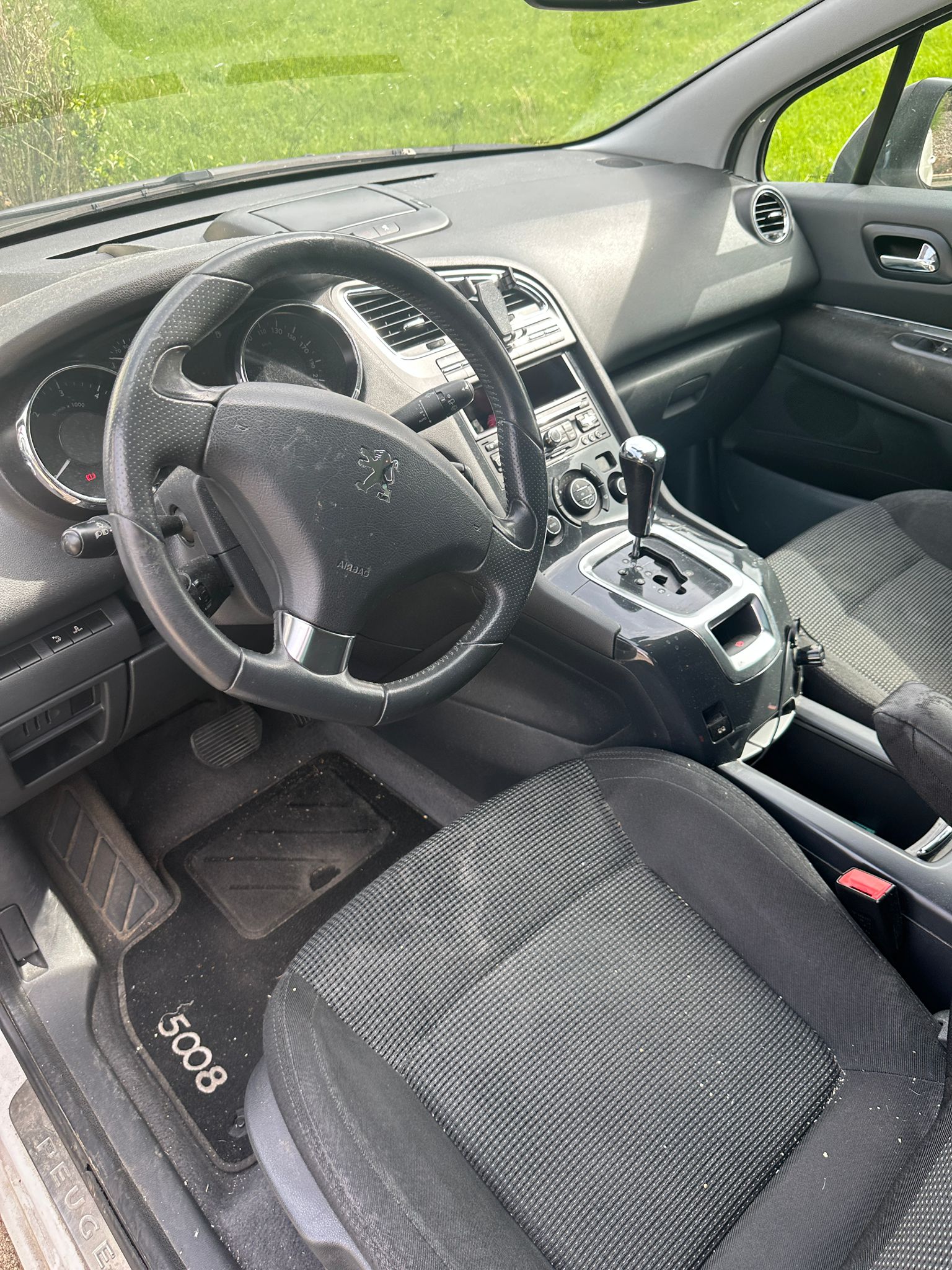 PEUGEOT 5008 2.0 HDI Business Automatic-image-3