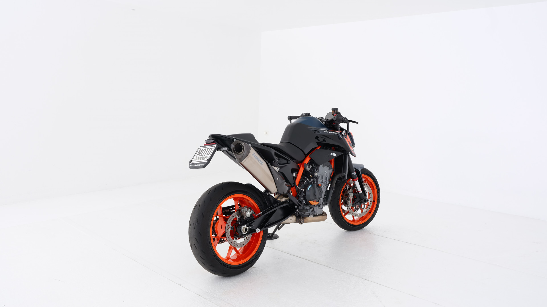 KTM 890 Duke R-showroom-element-2