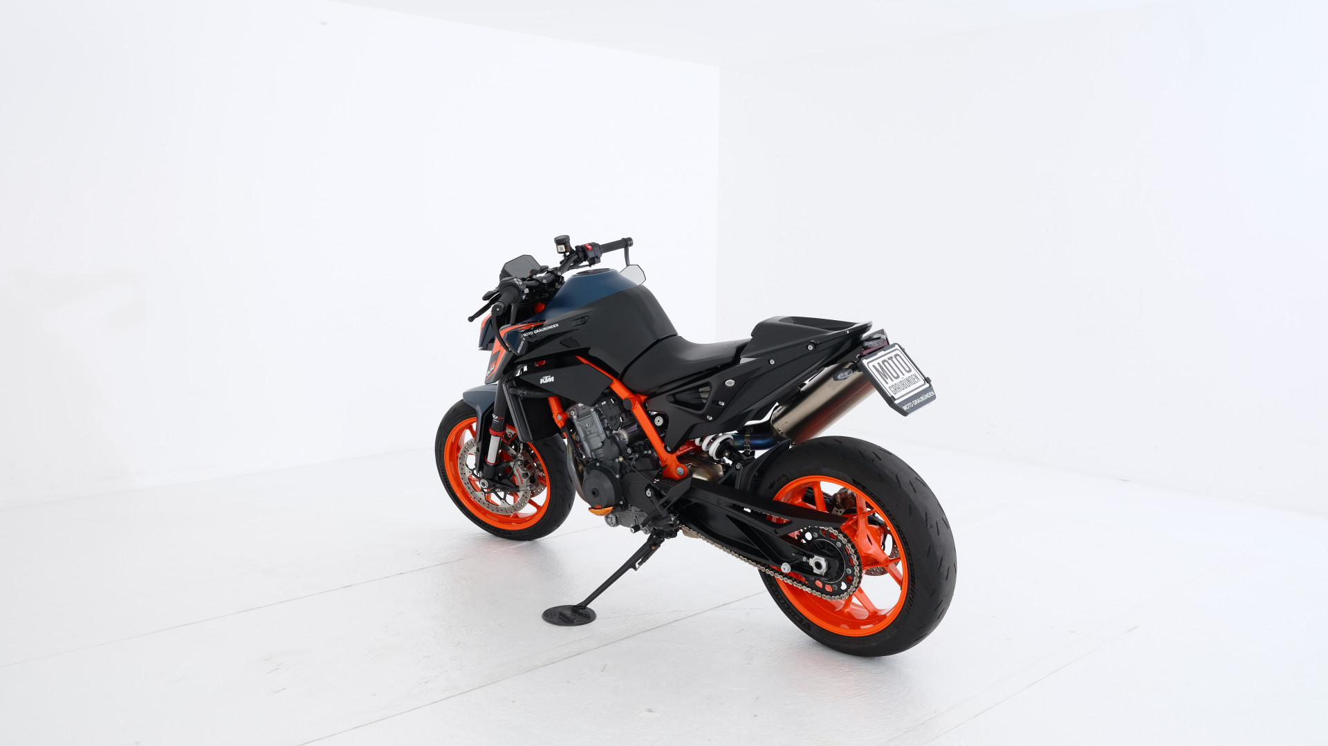 KTM 890 Duke R-showroom-element-3