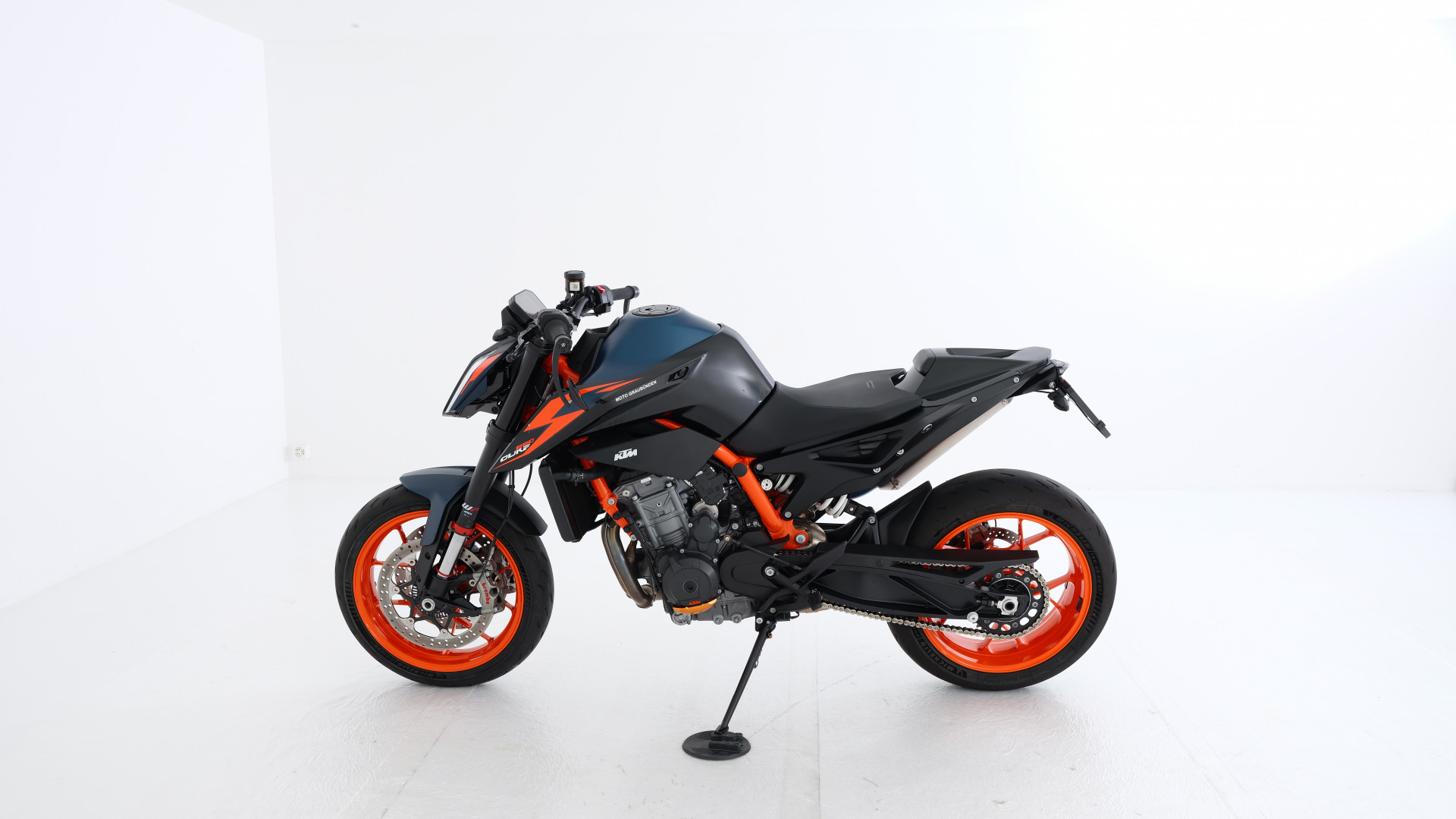 KTM 890 Duke R-image-4