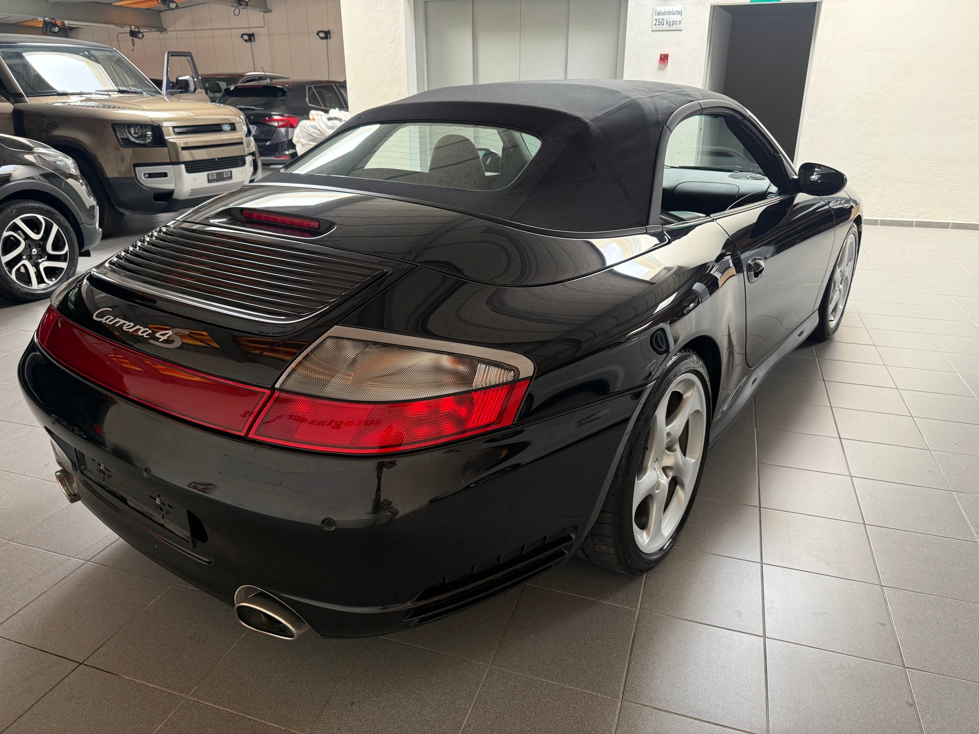 PORSCHE 911 Carrera 4 S Cabrio-image-17