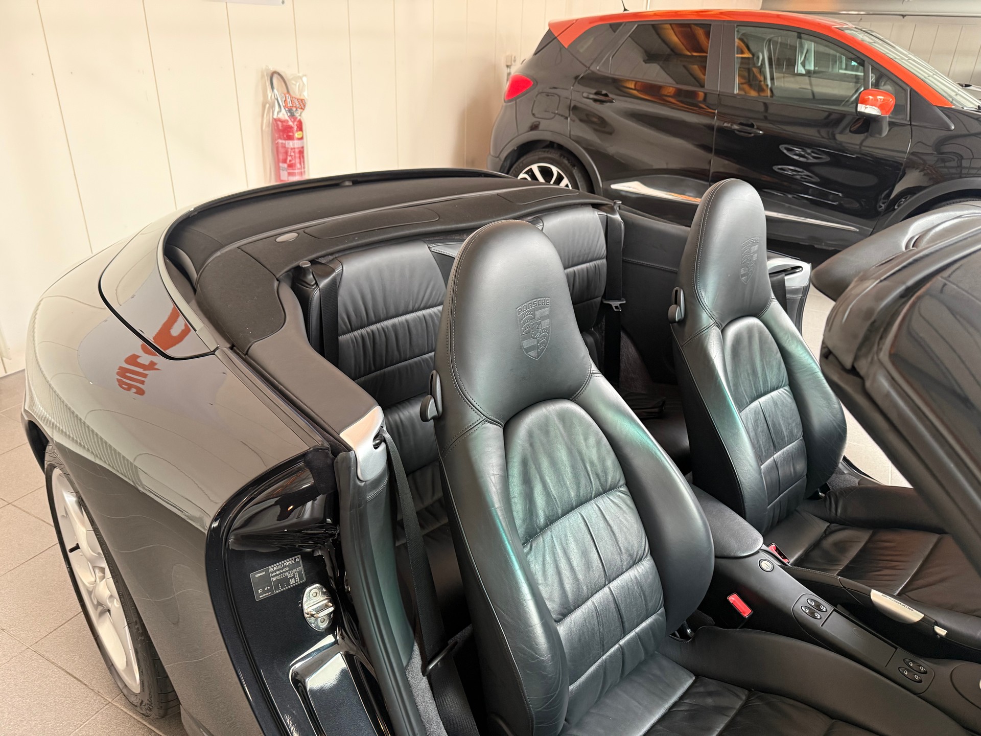 PORSCHE 911 Carrera 4 S Cabrio-image-12