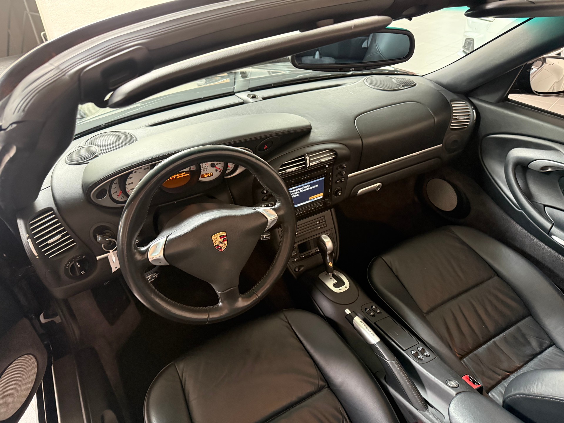 PORSCHE 911 Carrera 4 S Cabrio-image-9