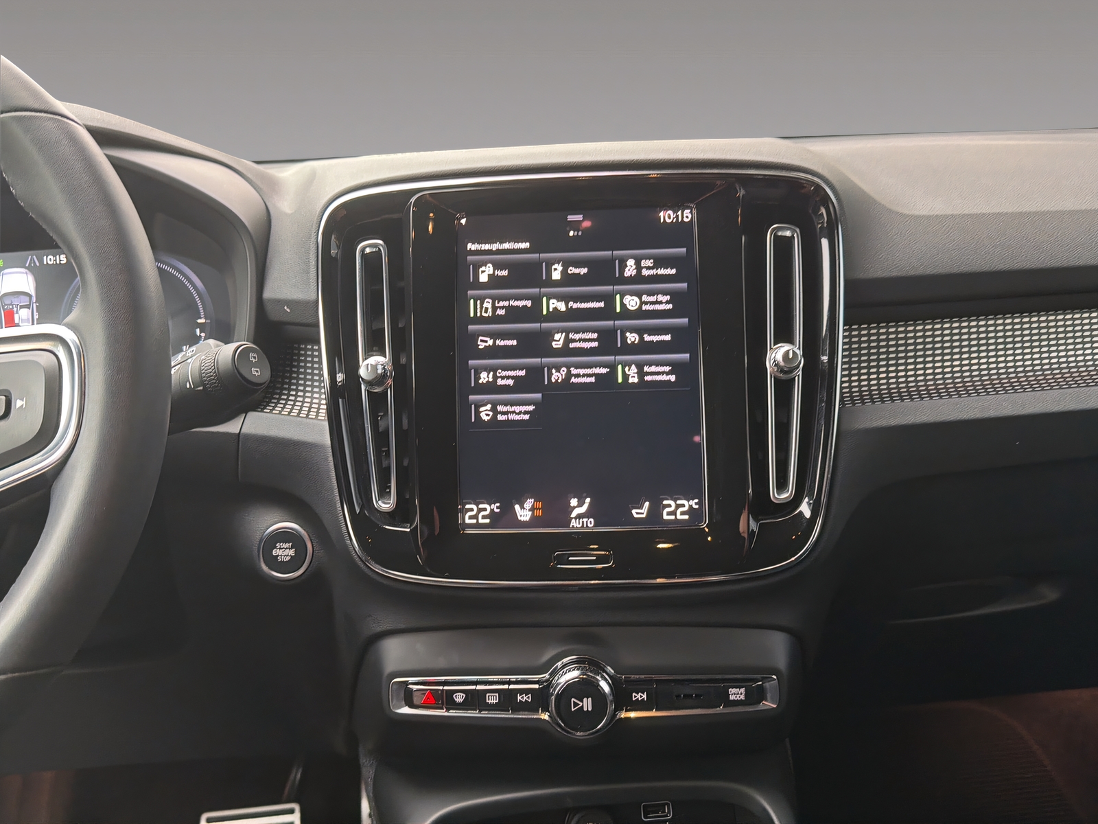 VOLVO XC40 1.5 T4 PiH R-Design-image-16