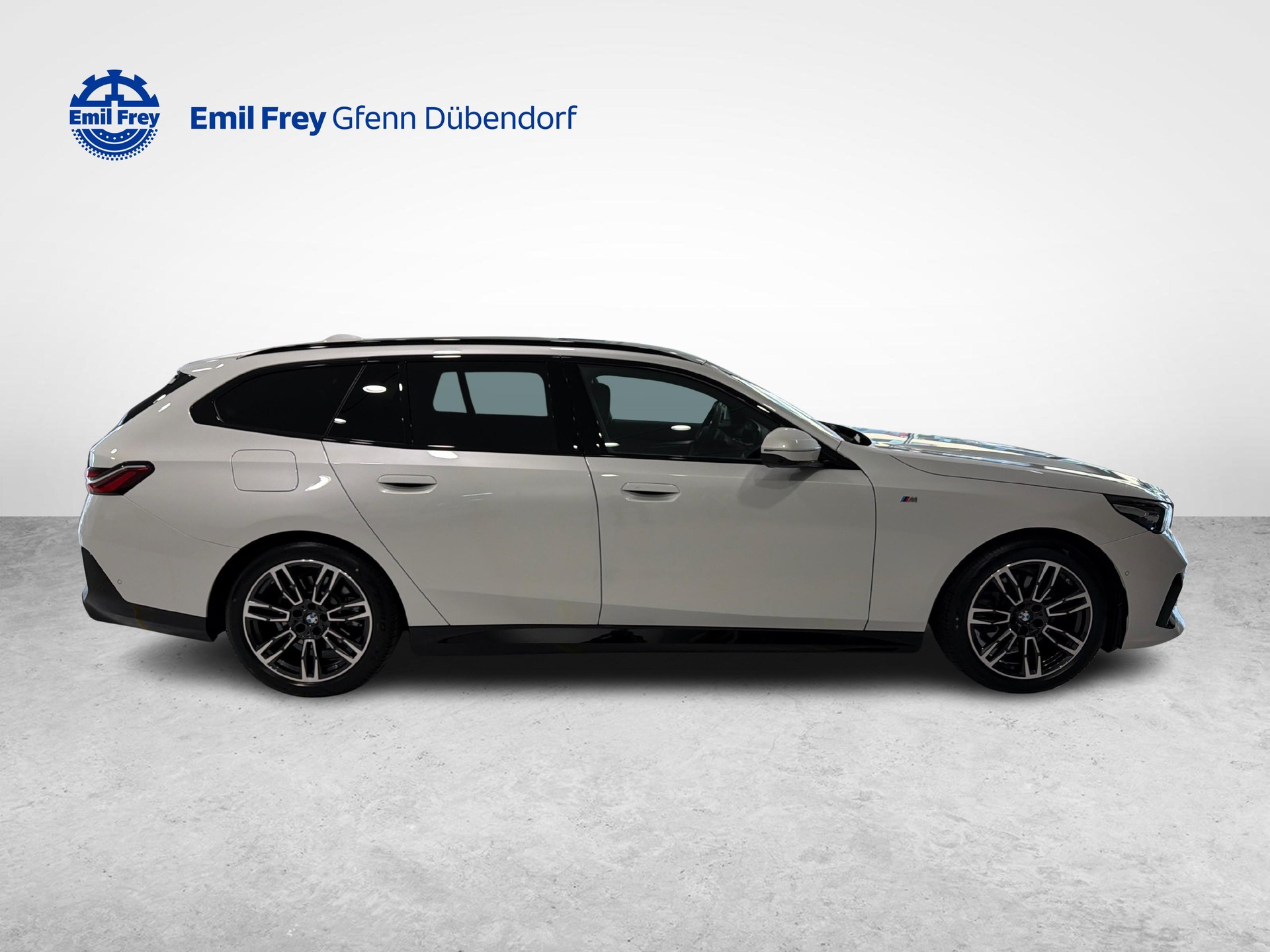 BMW 520d xDrive Touring-image-6