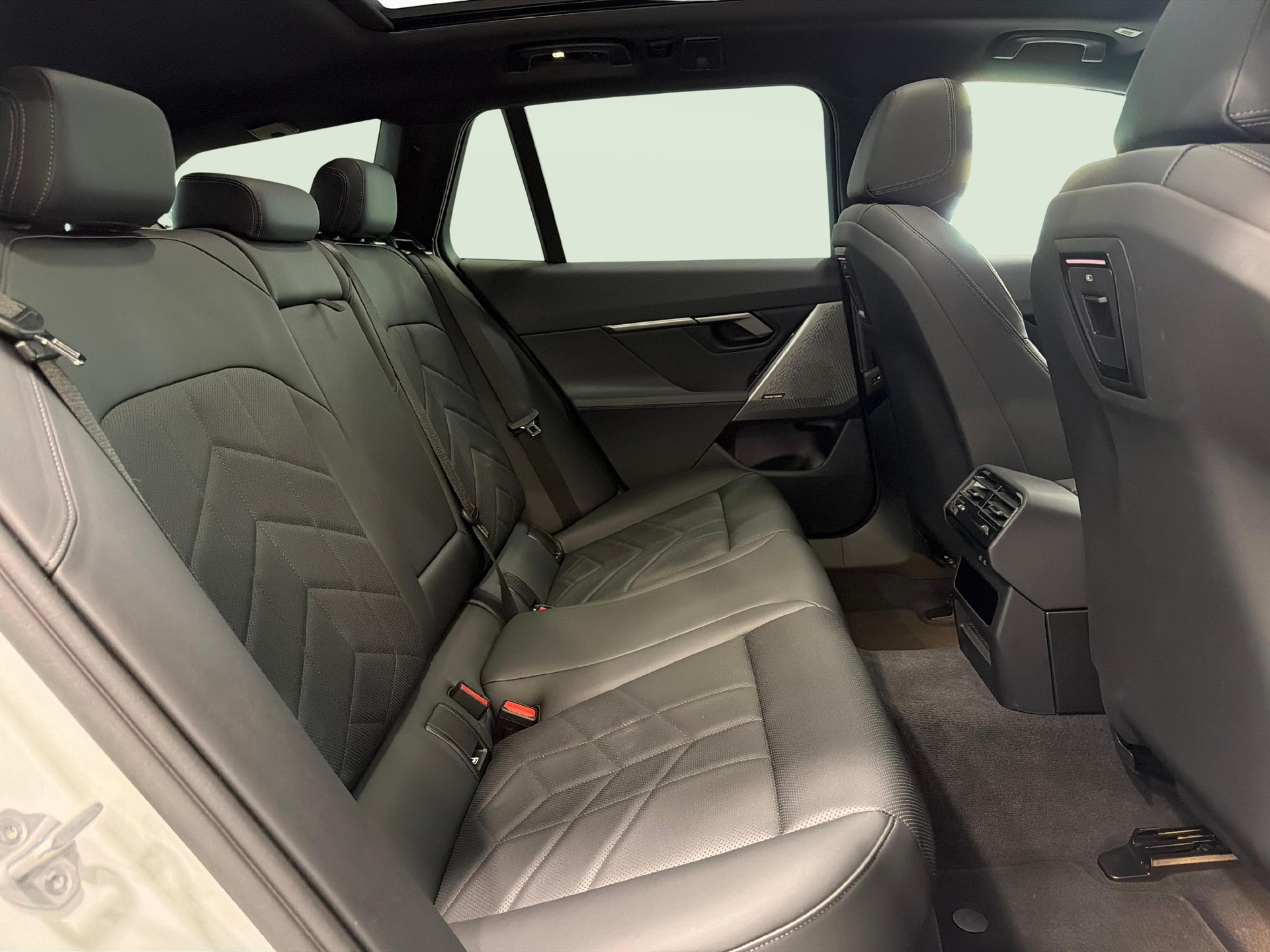 BMW 520d xDrive Touring-image-17