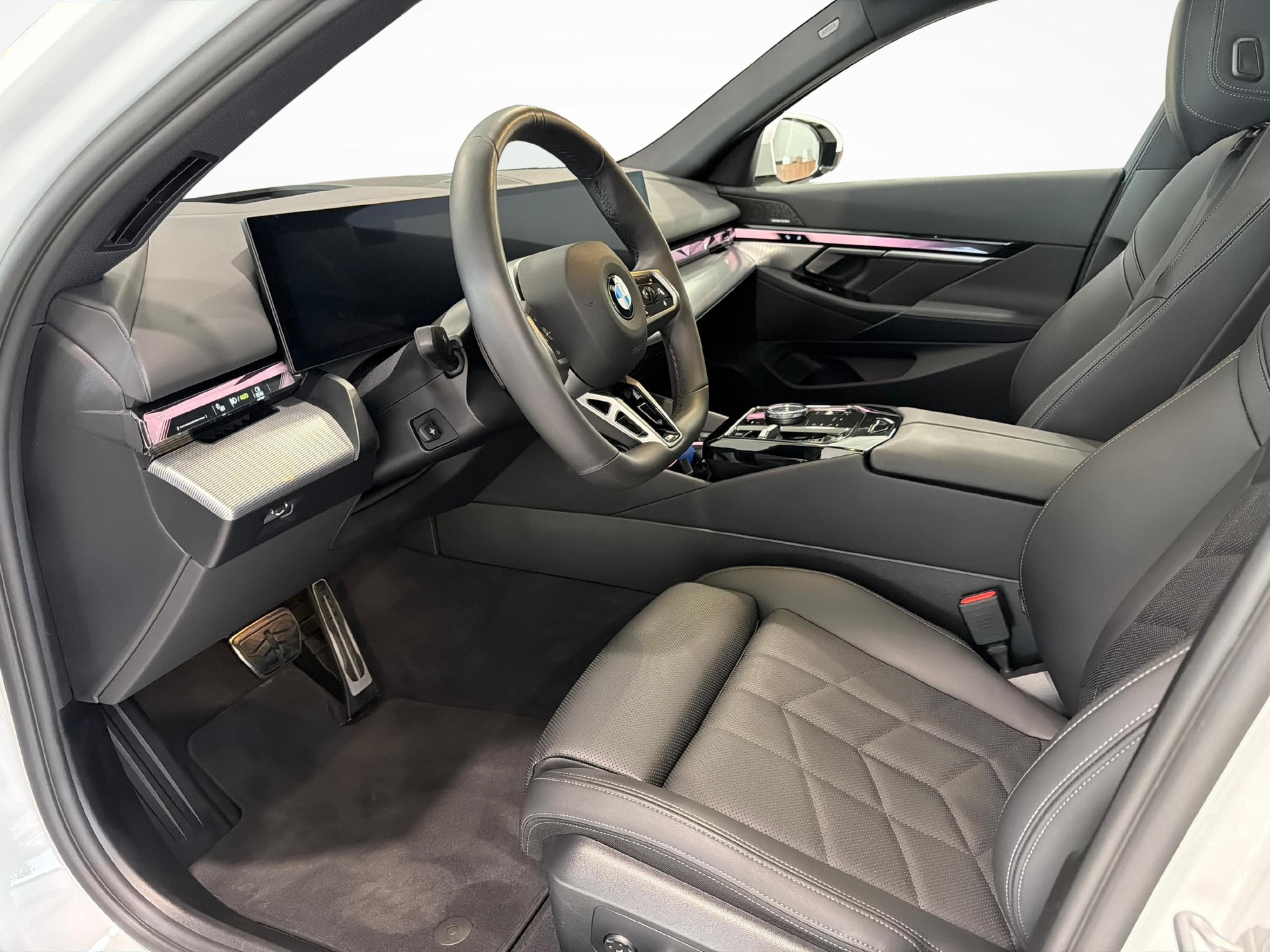 BMW 520d xDrive Touring-image-10