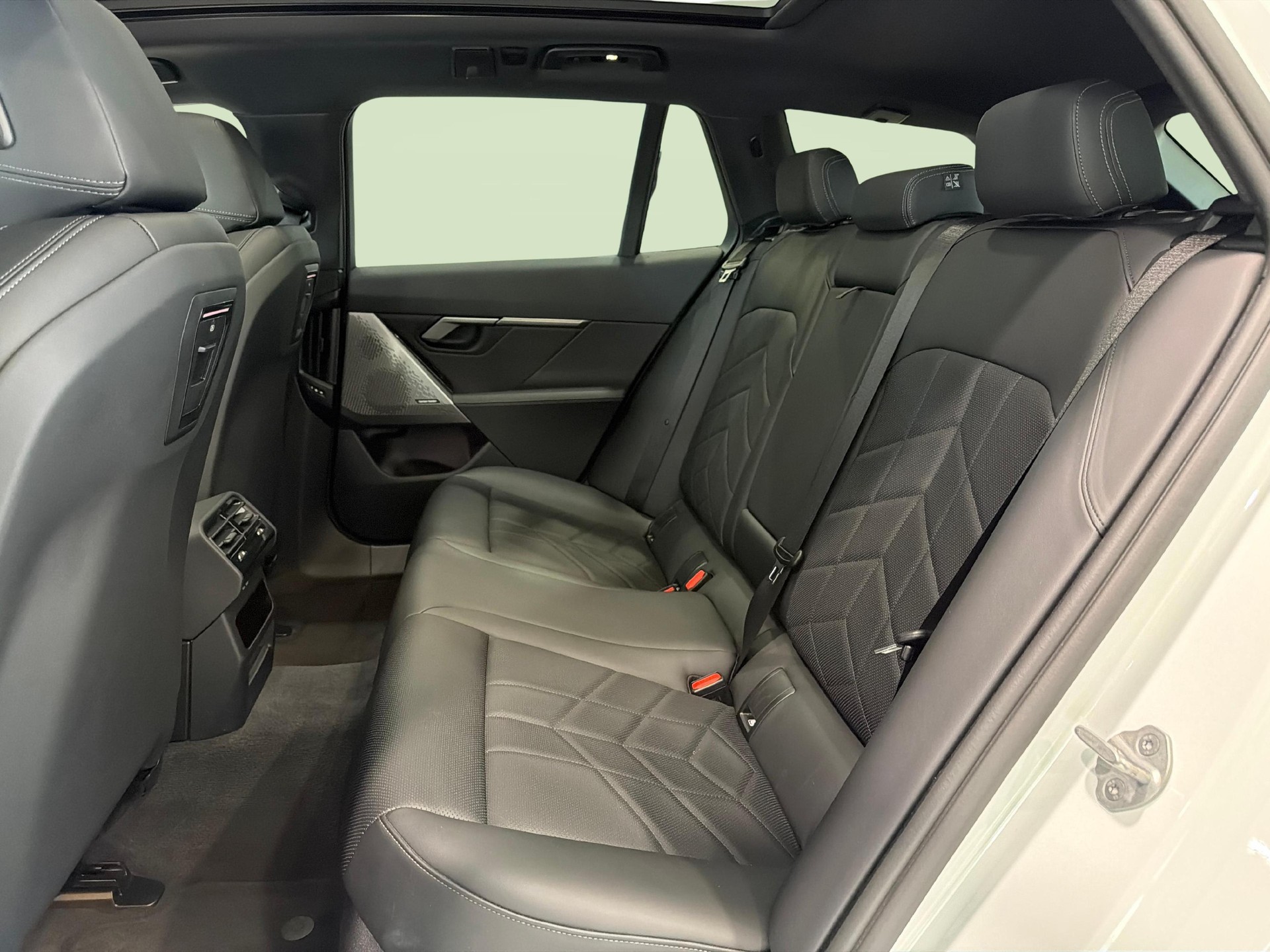 BMW 520d xDrive Touring-image-16