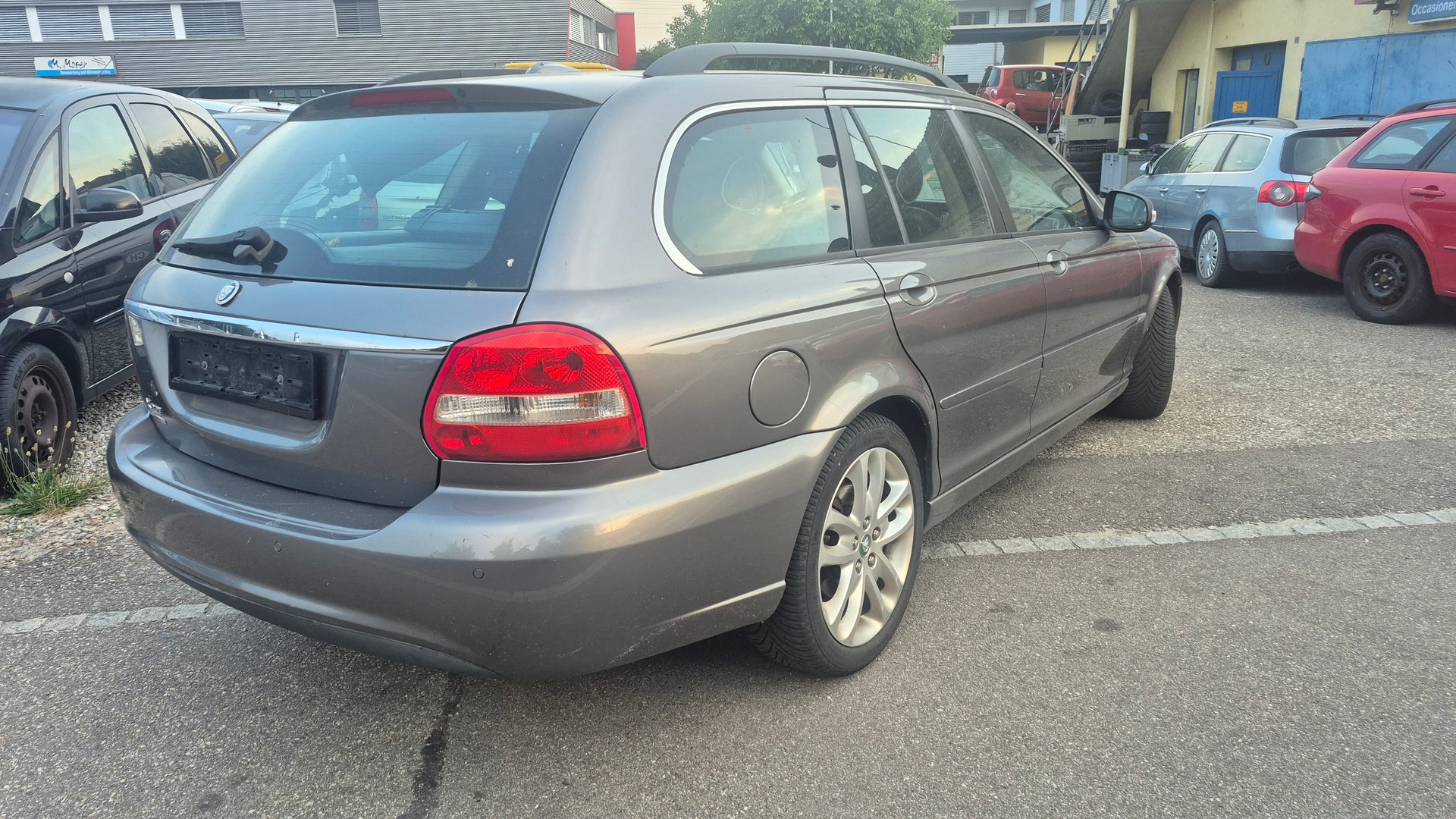 JAGUAR X-Type Estate 2.2D Classic Automatic-image-4