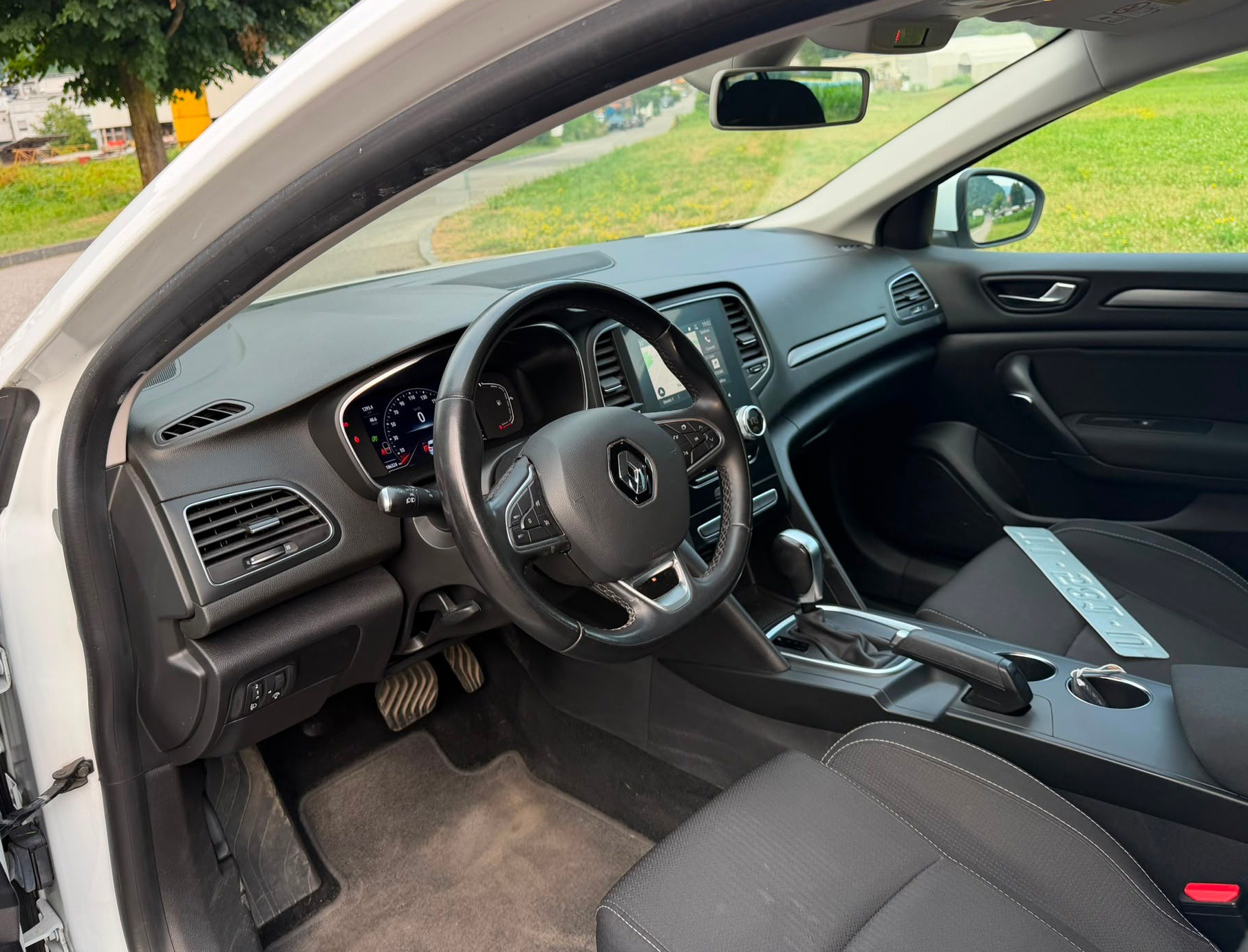 RENAULT Mégane Grandtour 1.3 16V Turbo Zen EDC-image-8