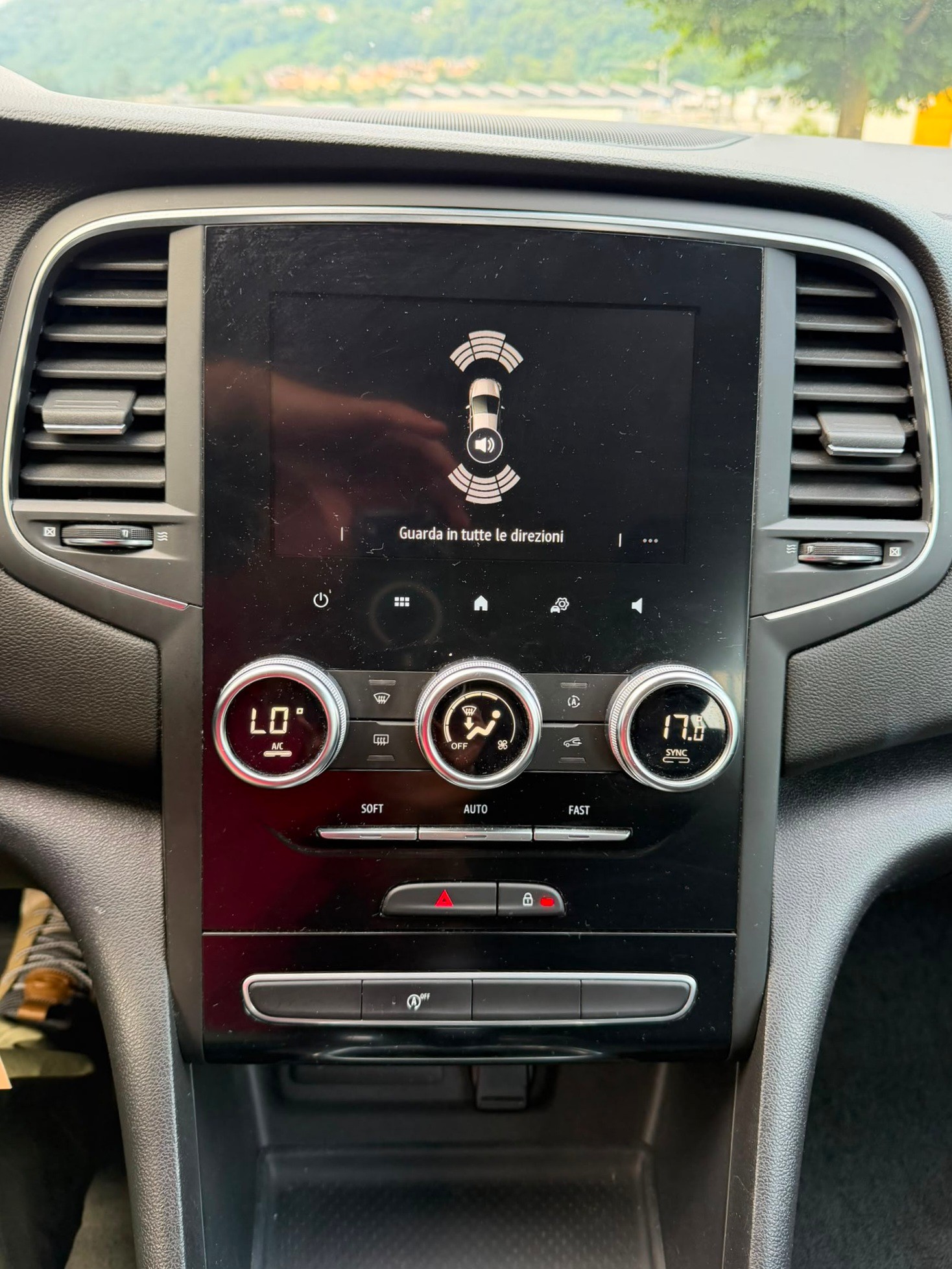 RENAULT Mégane Grandtour 1.3 16V Turbo Zen EDC-image-13