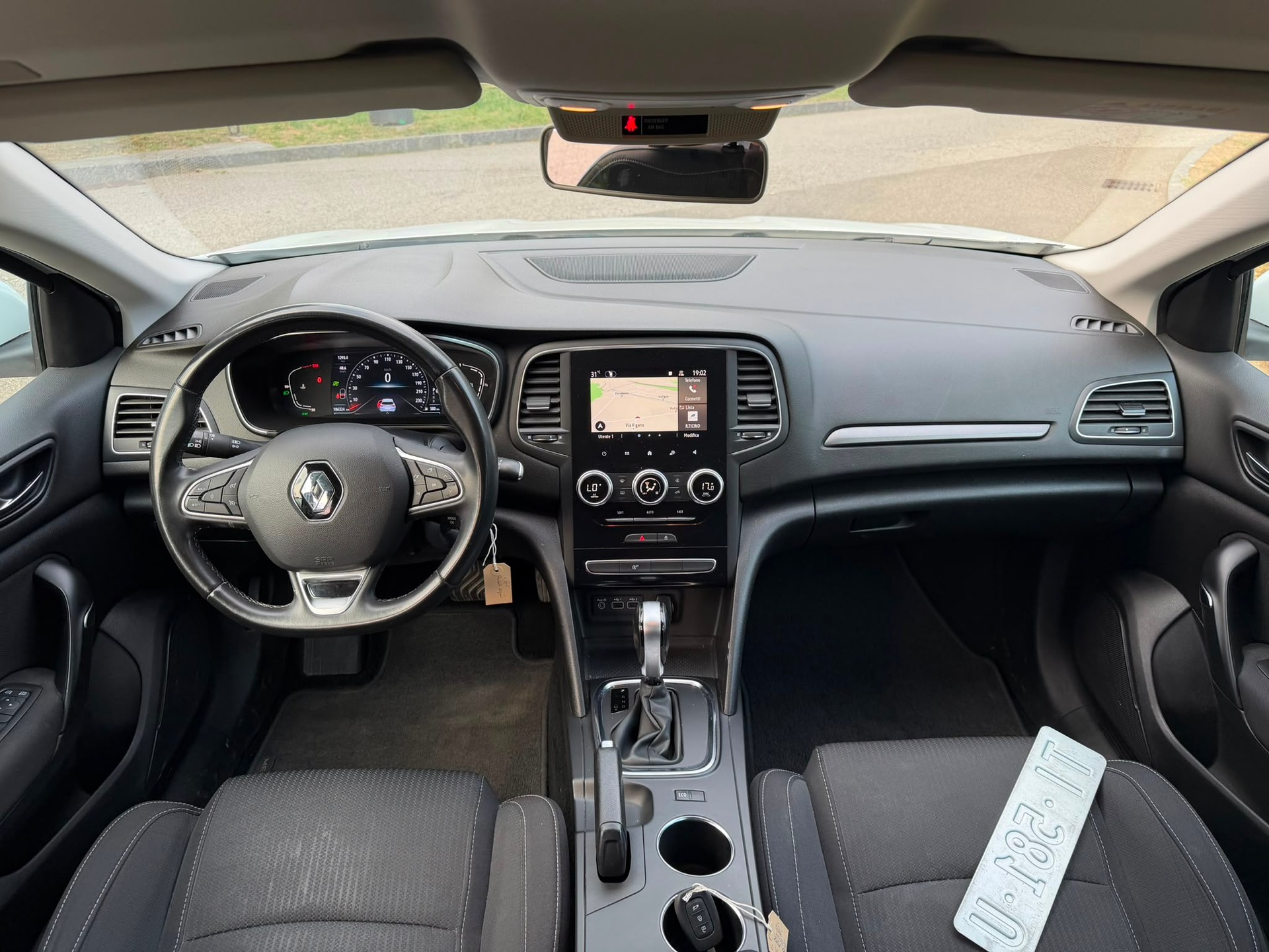 RENAULT Mégane Grandtour 1.3 16V Turbo Zen EDC-image-9