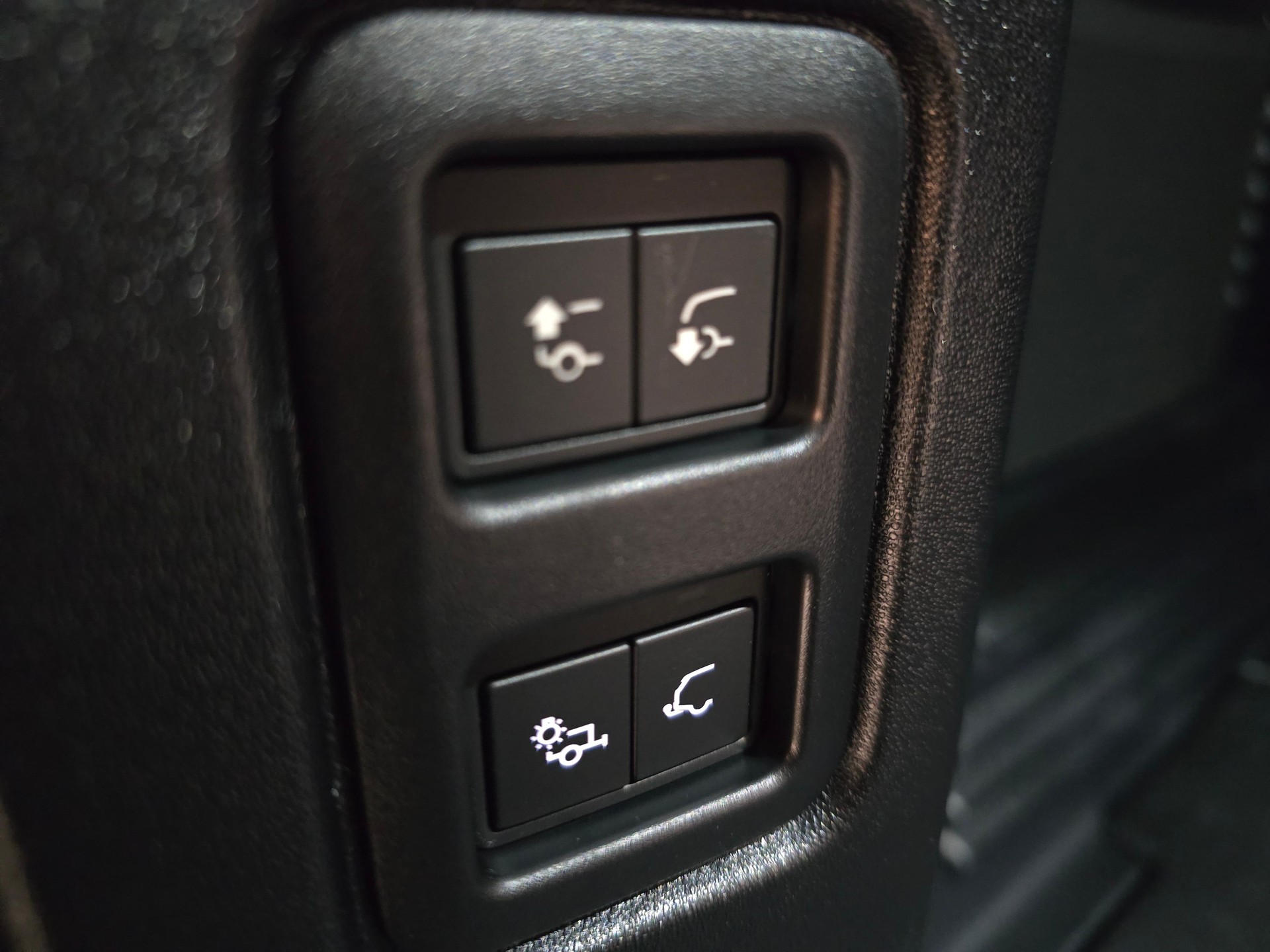 LAND ROVER Defender 110 3.0 D I6 350 X-Dynamic HSE-image-11