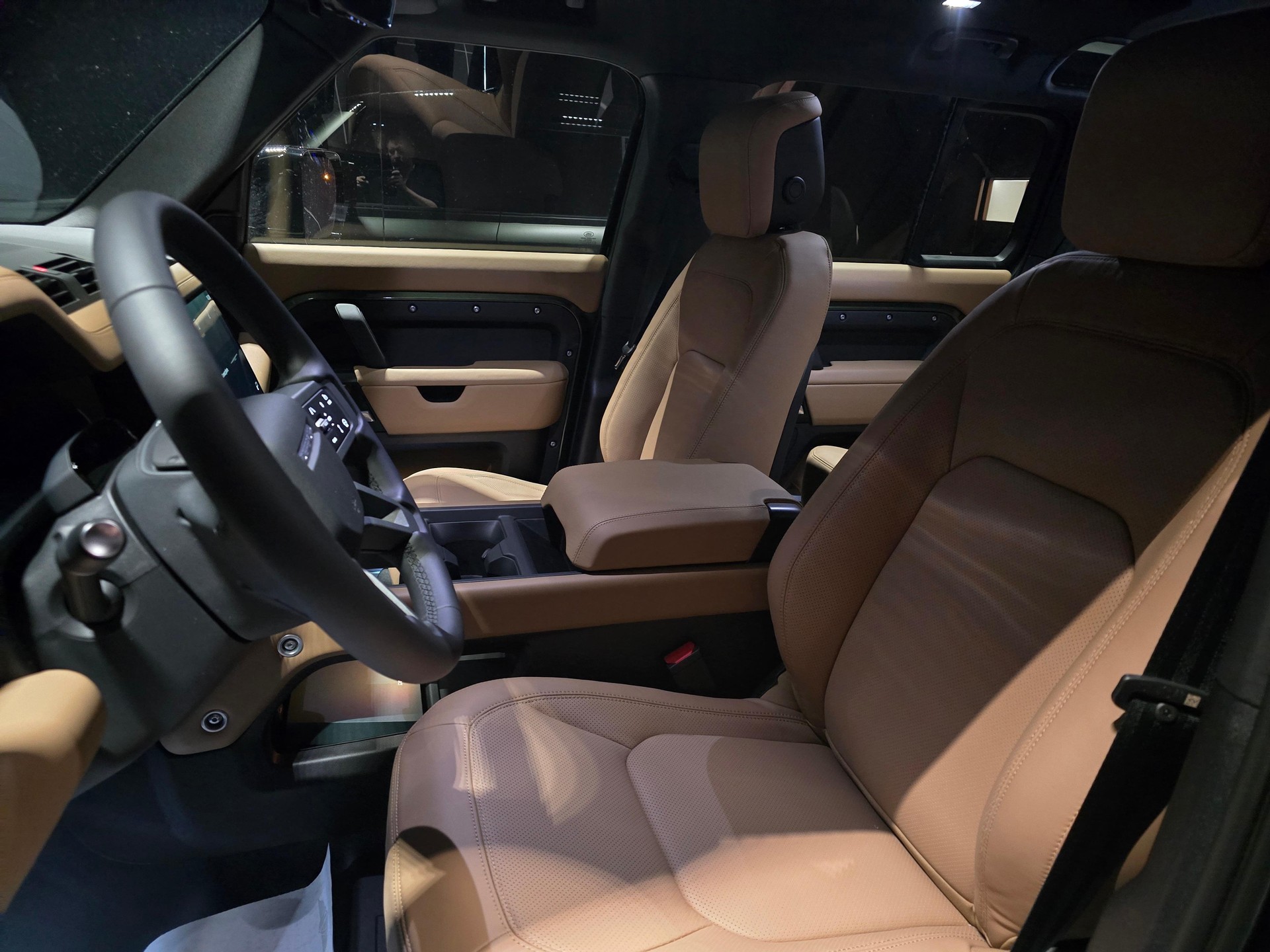 LAND ROVER Defender 110 3.0 D I6 350 X-Dynamic HSE-image-5