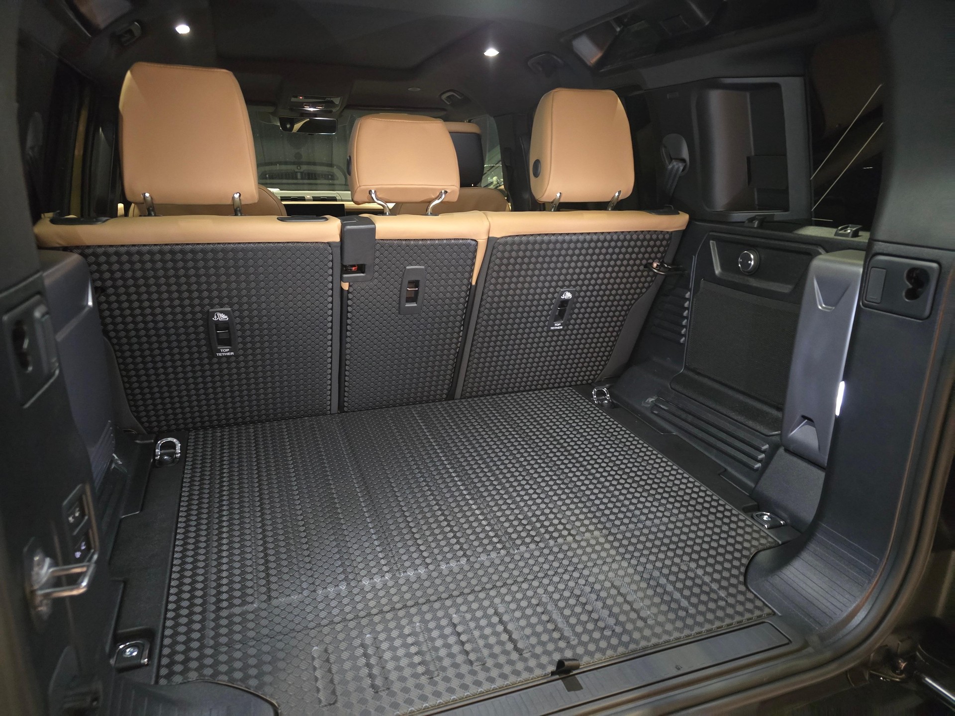 LAND ROVER Defender 110 3.0 D I6 350 X-Dynamic HSE-image-3
