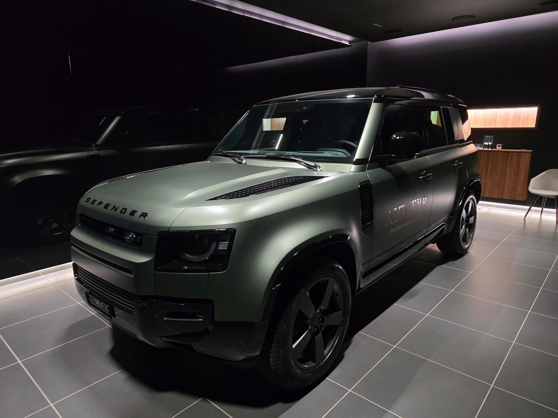 LAND ROVER Defender 110 3.0 D I6 350 X-Dynamic HSE-image-0