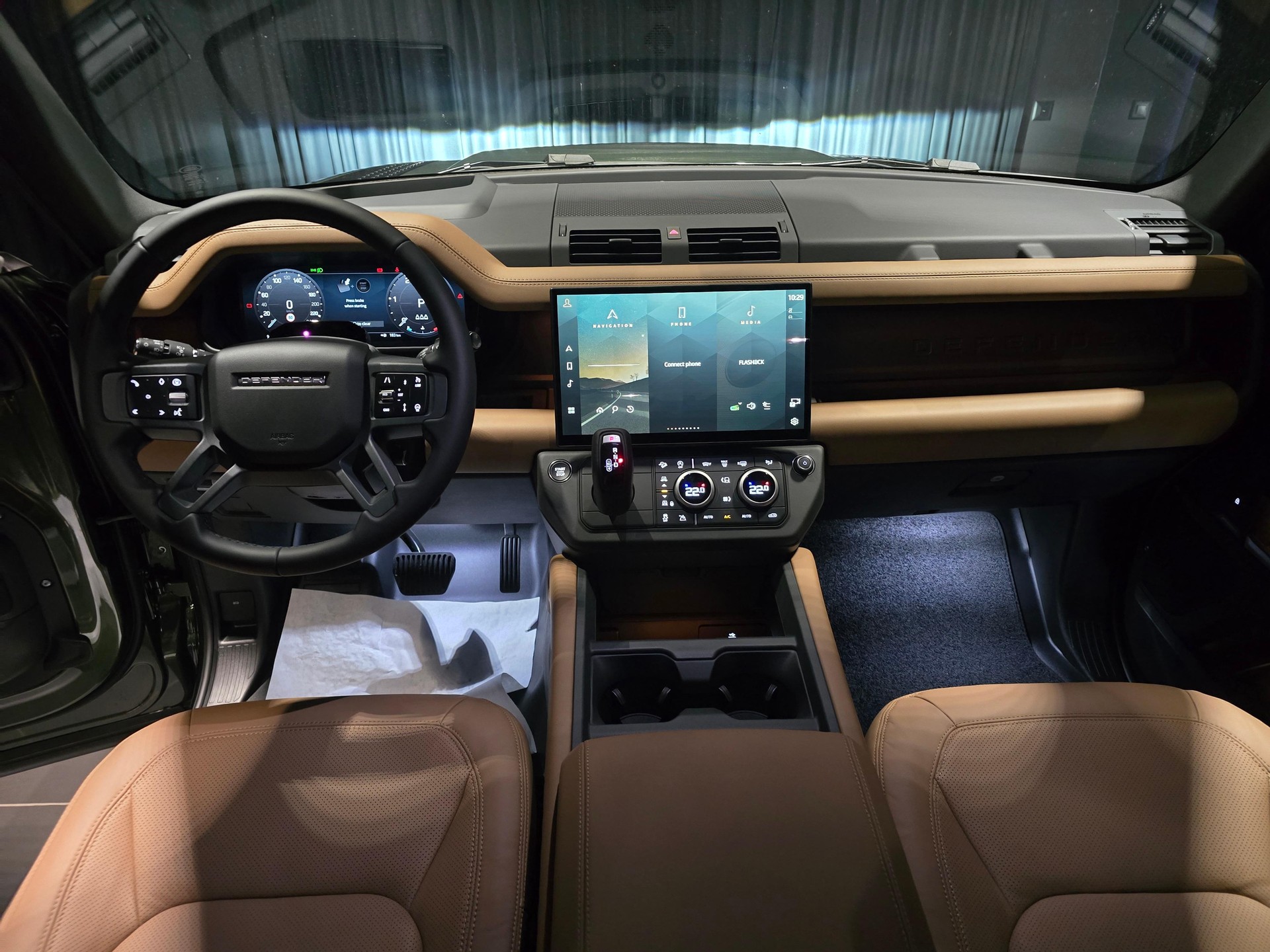 LAND ROVER Defender 110 3.0 D I6 350 X-Dynamic HSE-image-4