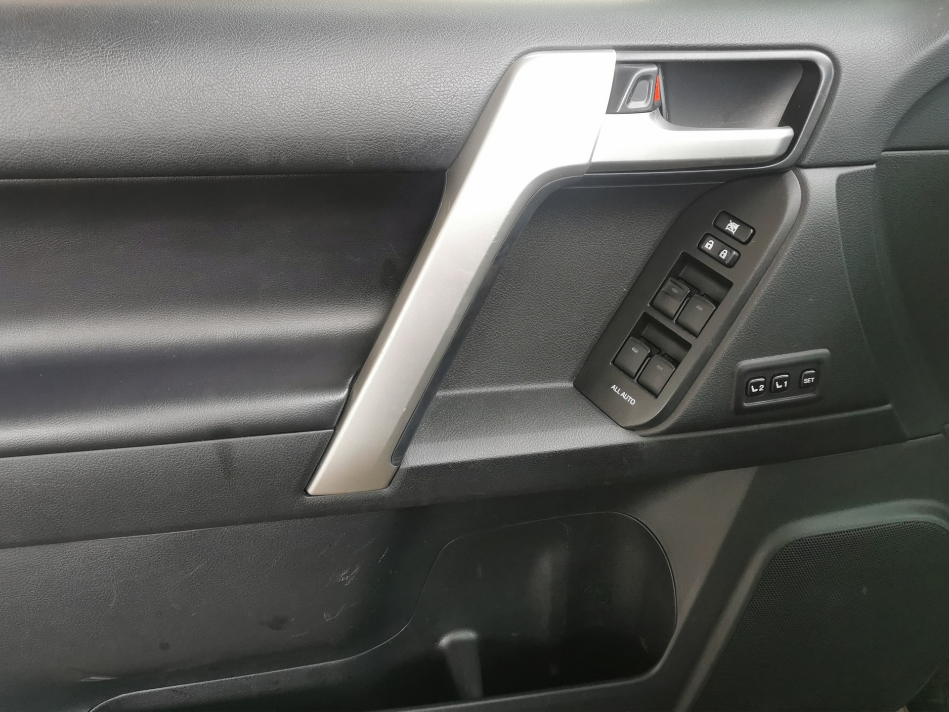 TOYOTA Land Cruiser 2.8TD Premium Automatic-image-12