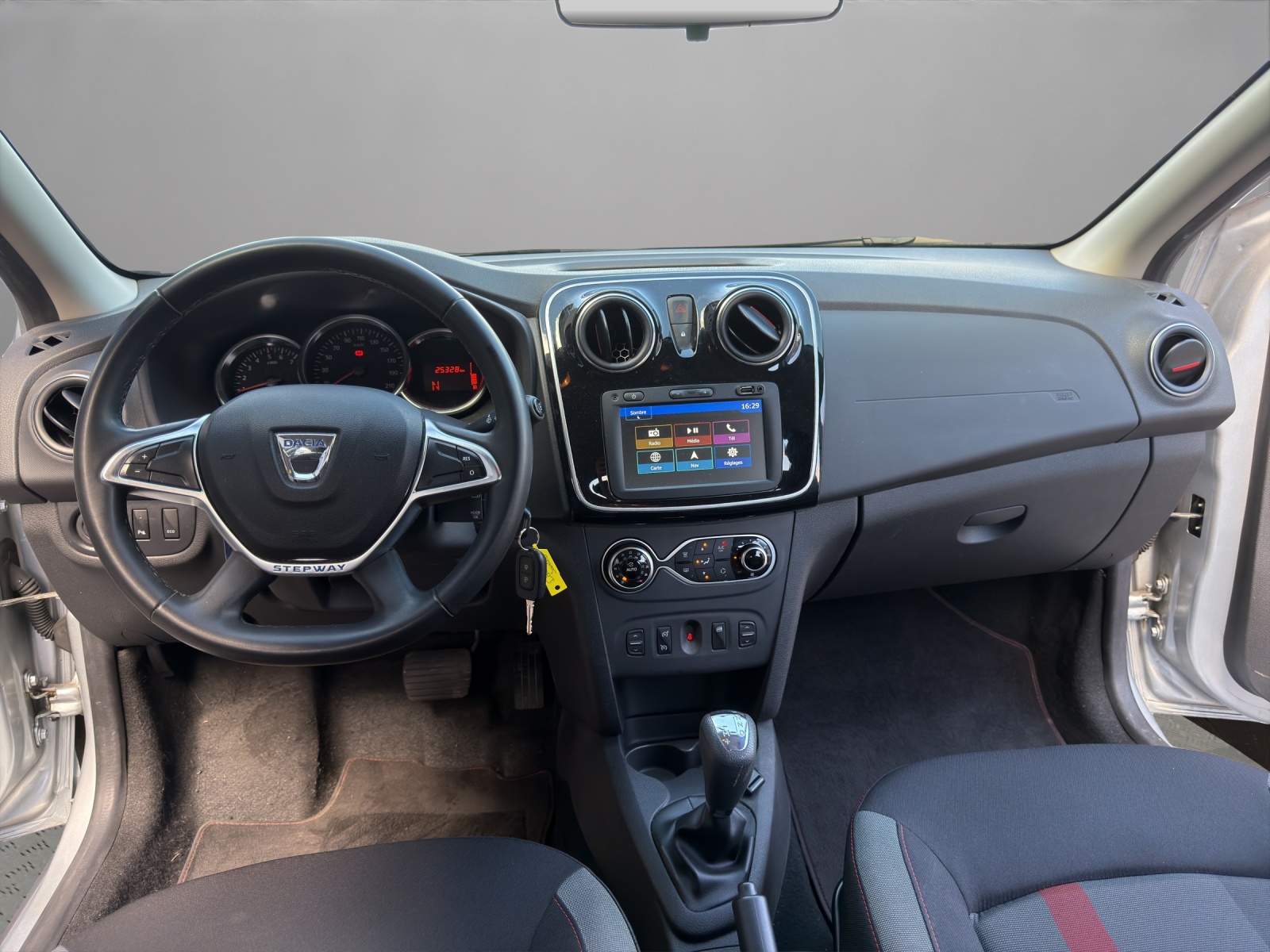 DACIA Sandero TCe 90 Comfort Automatic-image-13