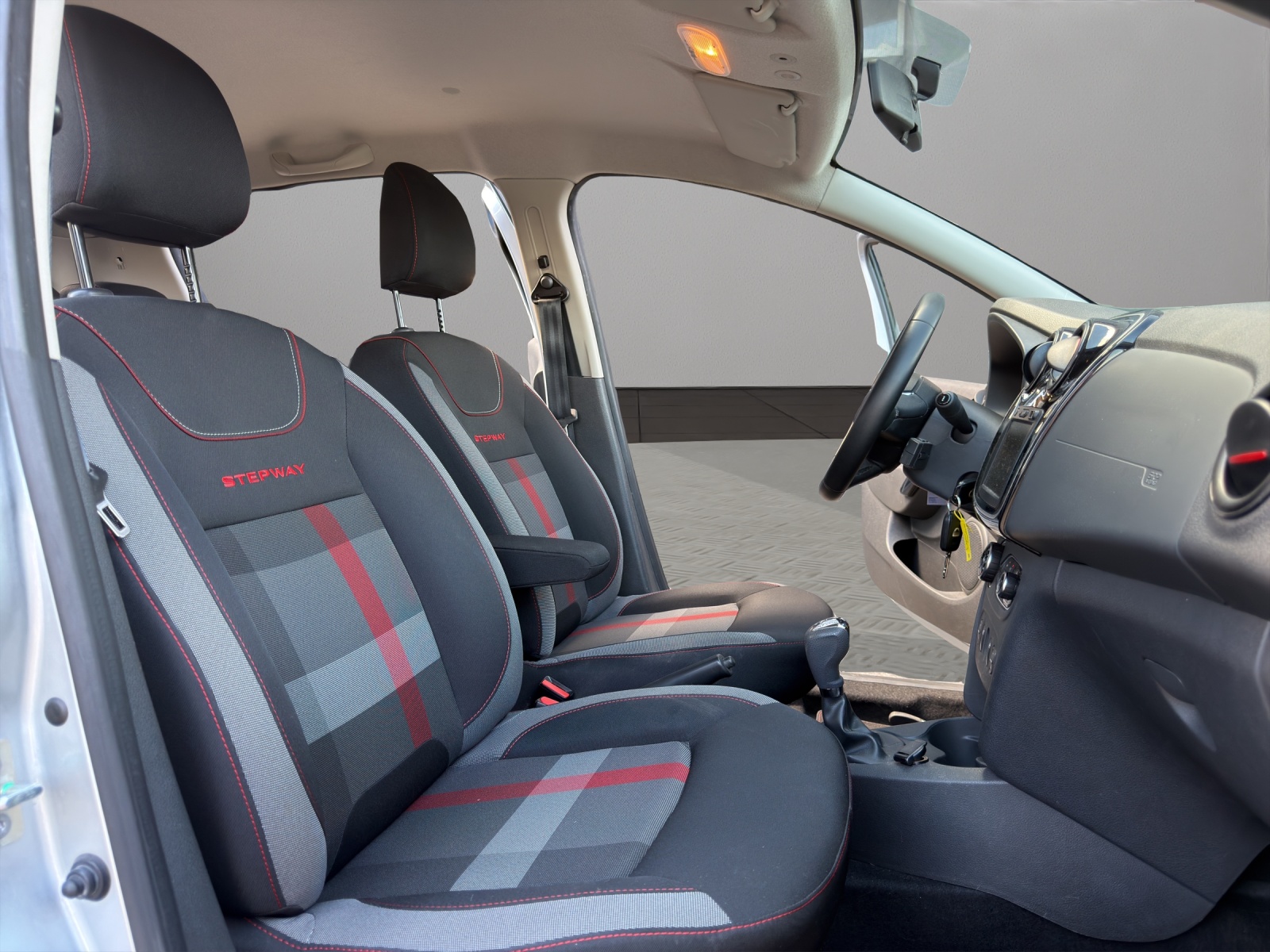 DACIA Sandero TCe 90 Comfort Automatic-image-16