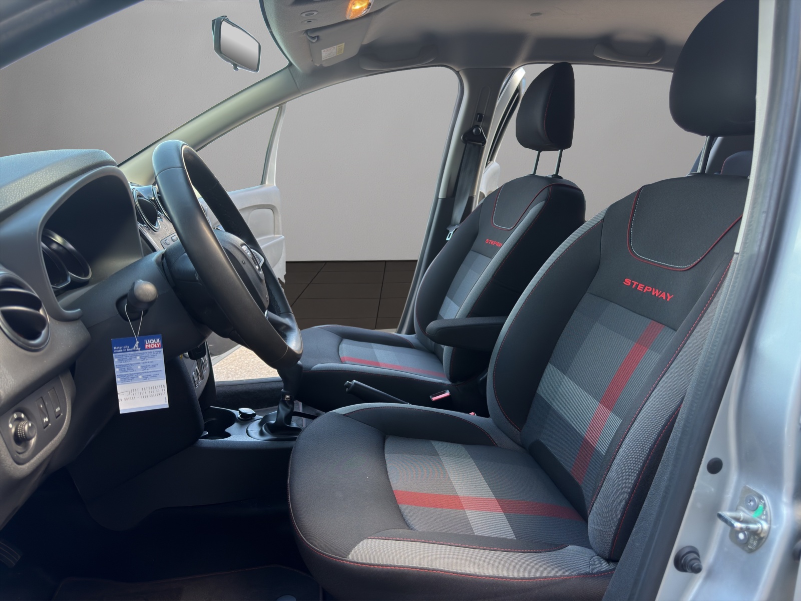 DACIA Sandero TCe 90 Comfort Automatic-image-8