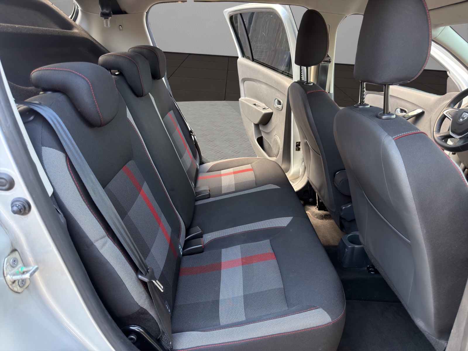 DACIA Sandero TCe 90 Comfort Automatic-image-17